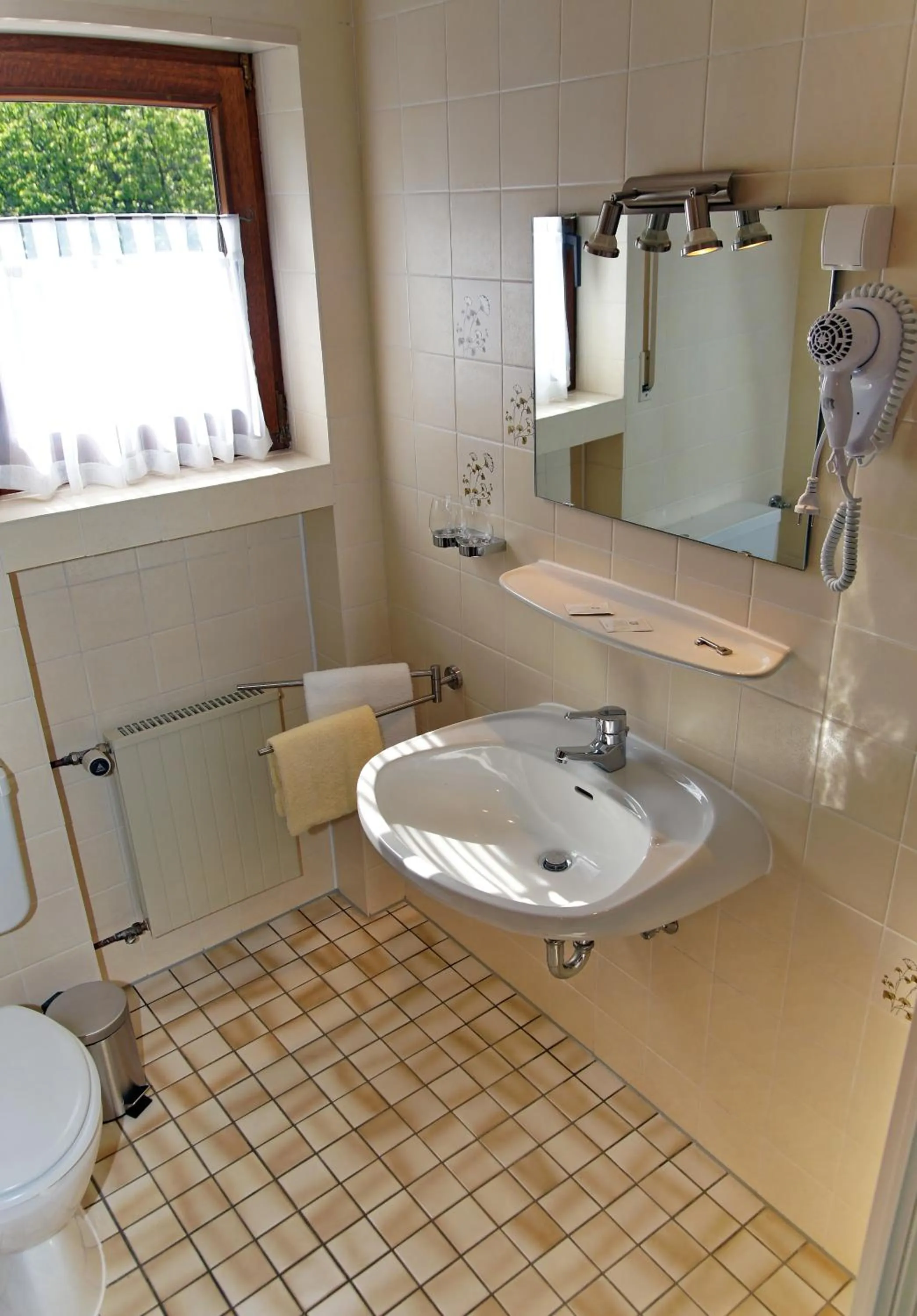 Bathroom in Gasthof Schumacher Hotel garni