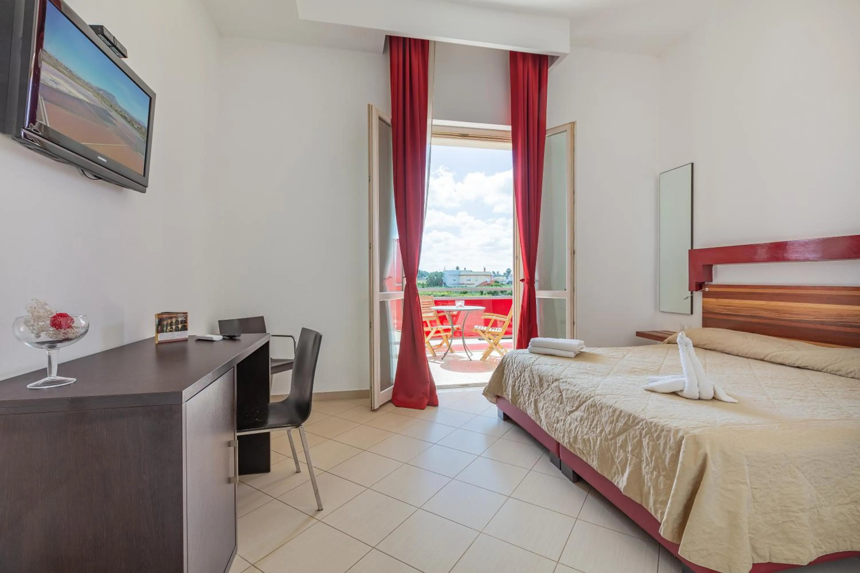 Patio, Bed in diVino Hotel