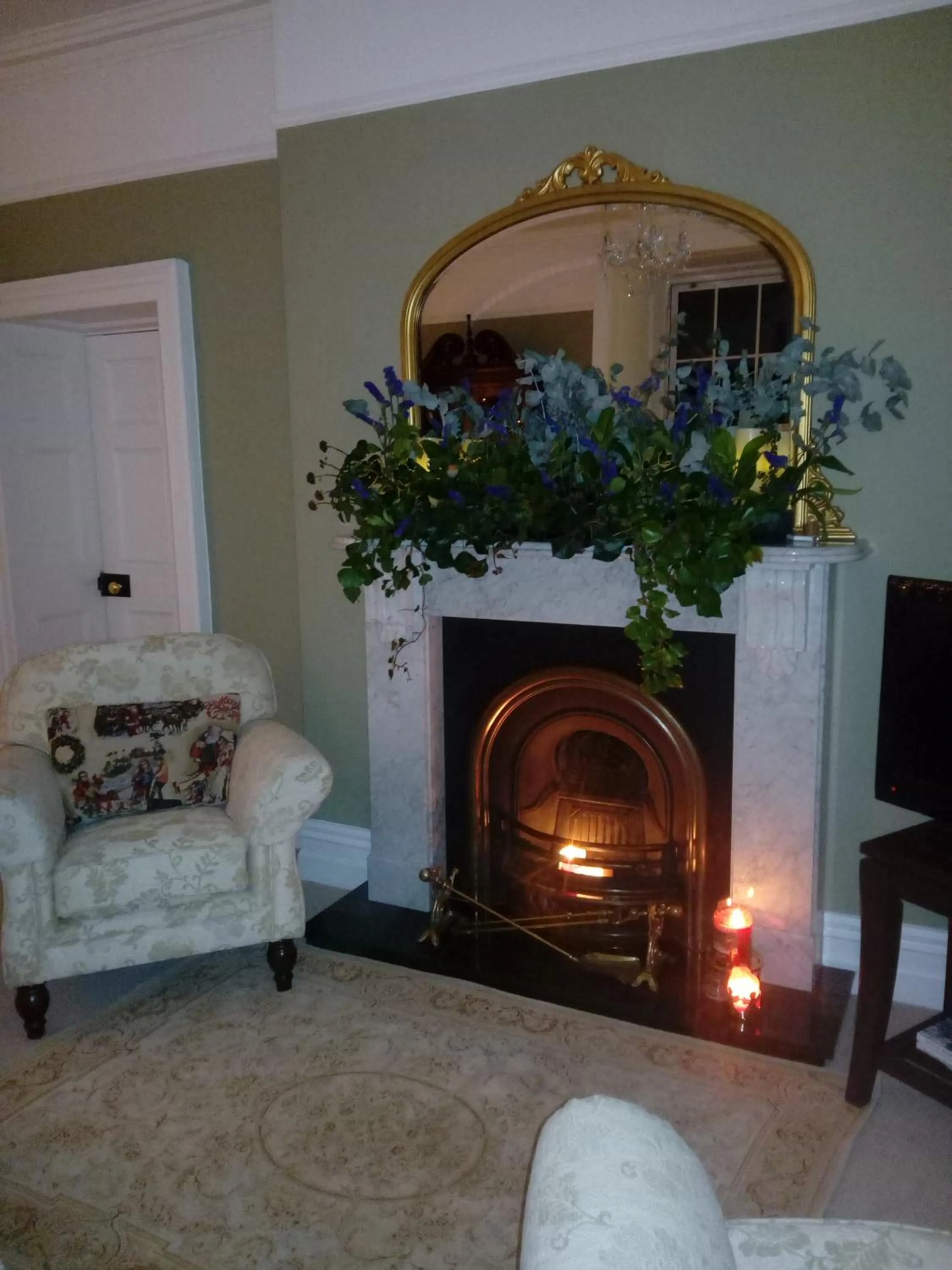 Communal lounge/ TV room in Abbeyview House B&B and Glamping