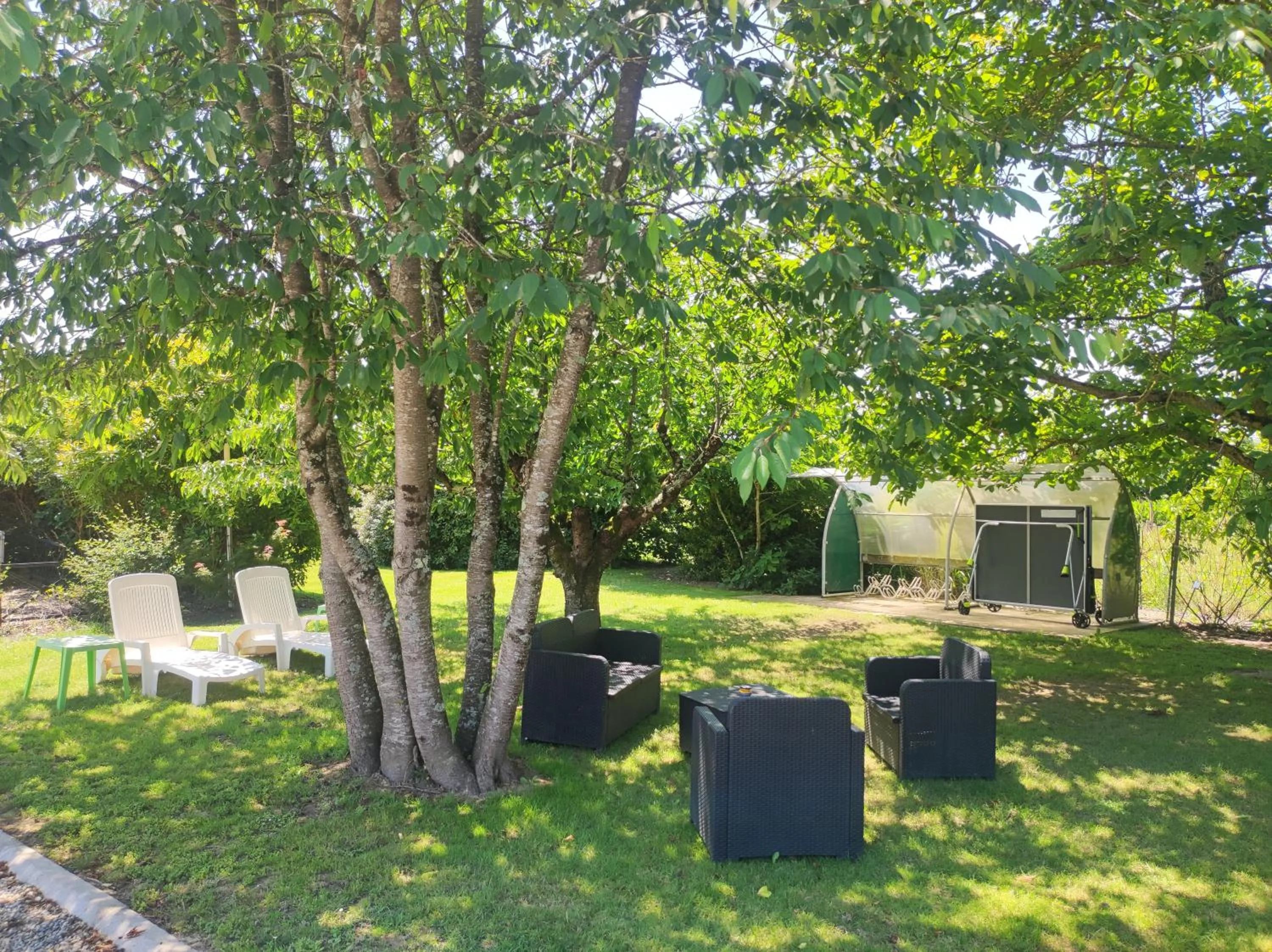 Inner courtyard view in Douce France 82
