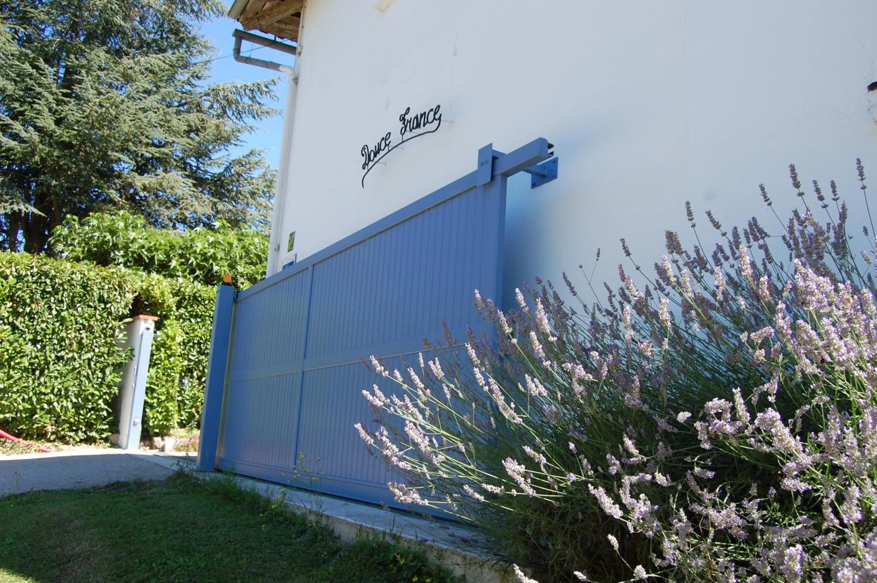 Street view in Douce France 82