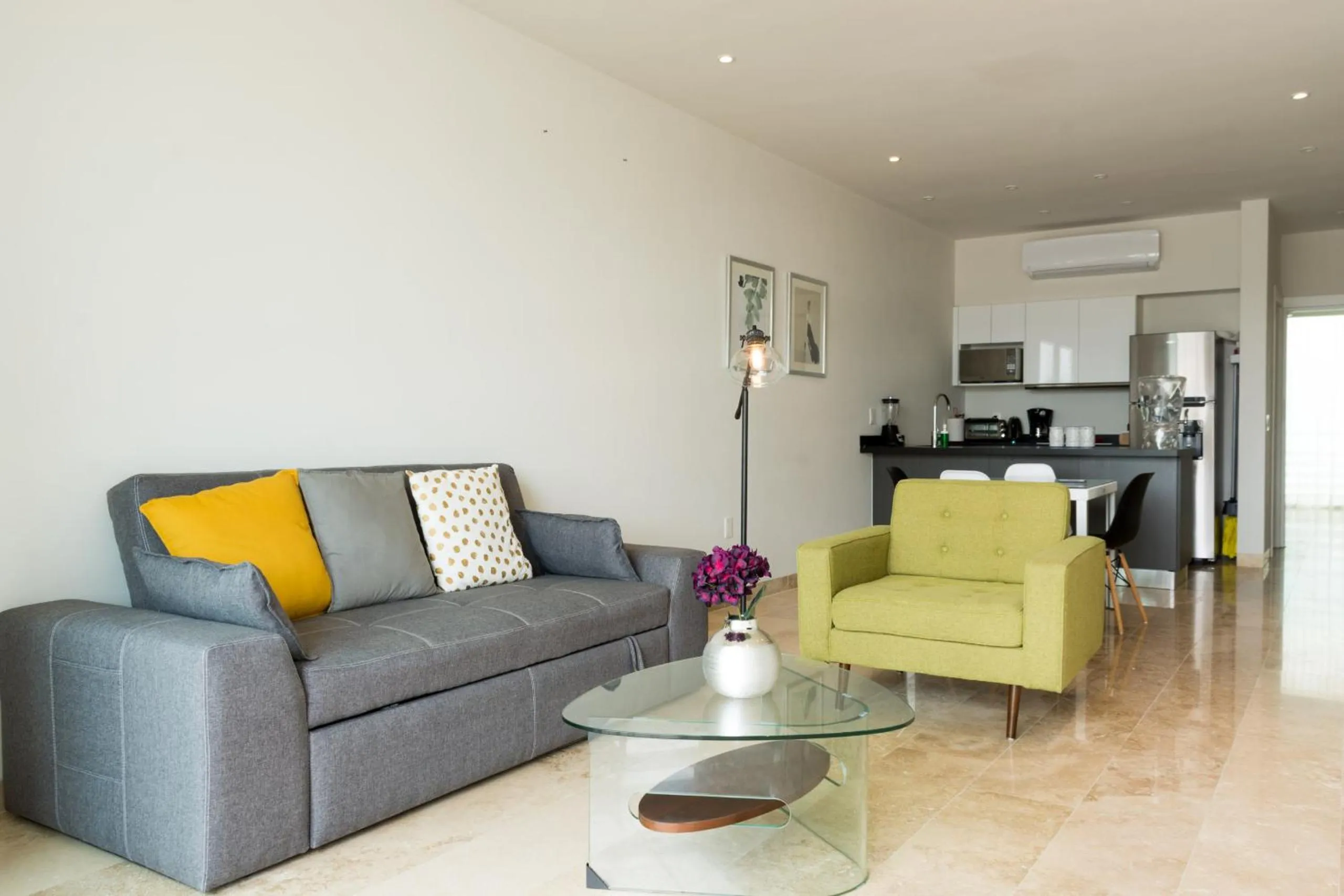 Communal lounge/ TV room in Tropic Playa Apartments