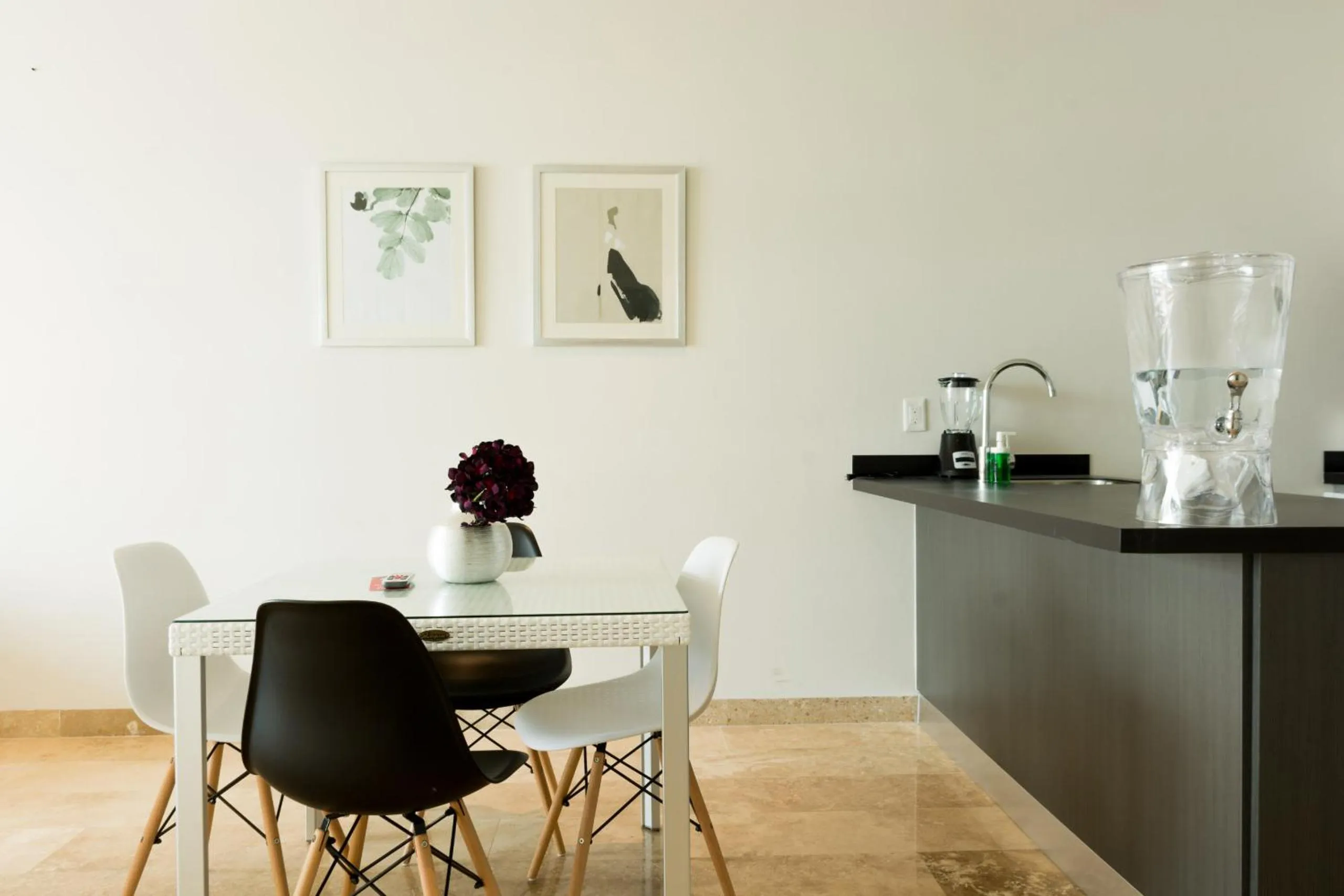 Kitchen or kitchenette in Tropic Playa Apartments