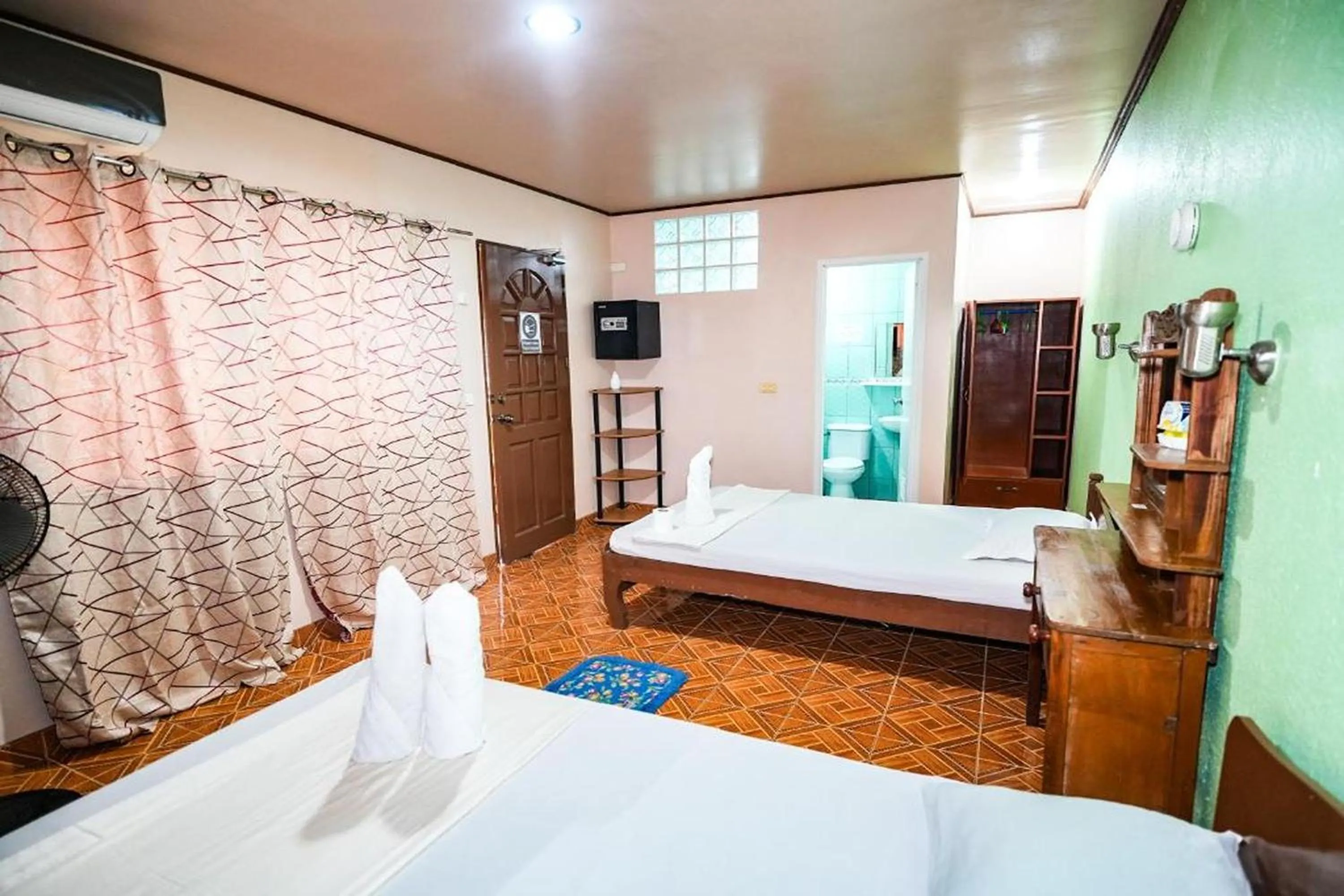 Bed in Gracias Inn Boracay