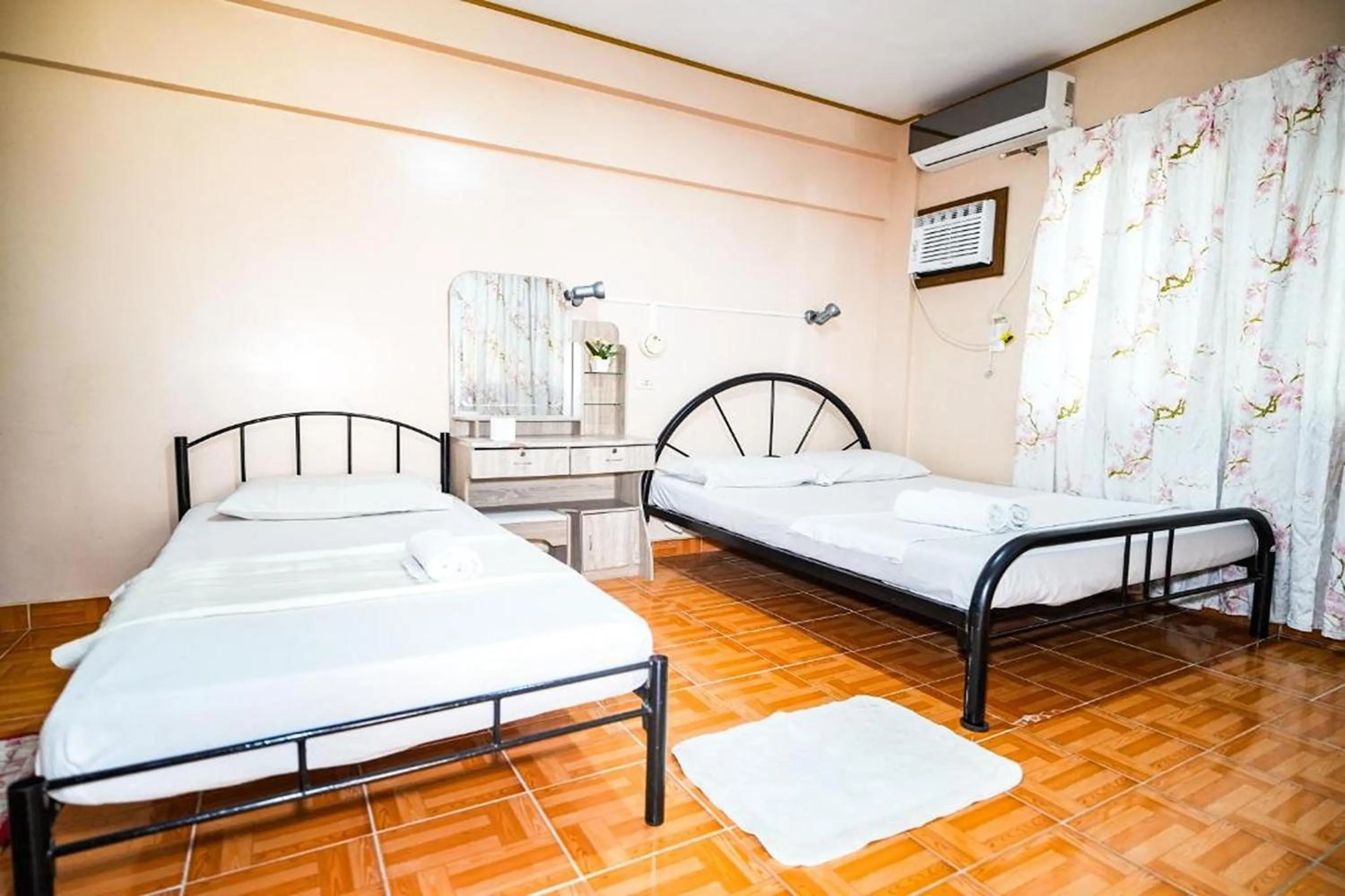 Bed in Gracias Inn Boracay