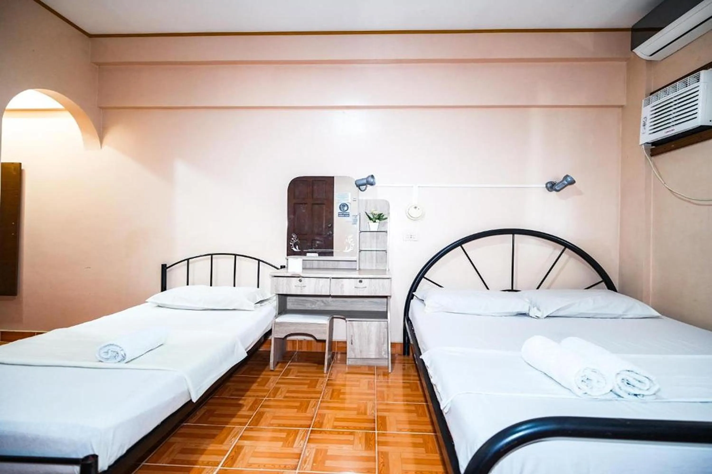 Bed in Gracias Inn Boracay