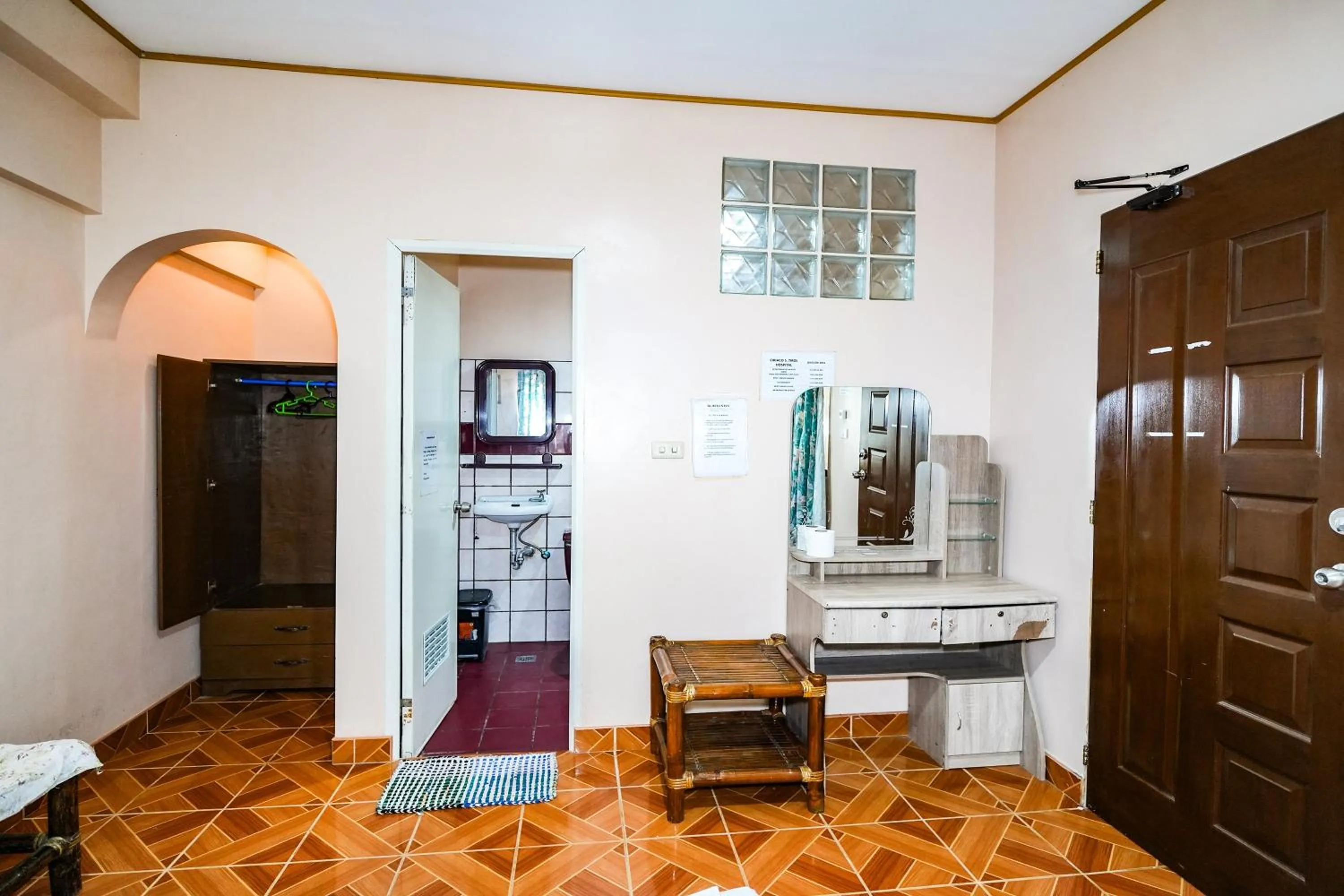 wardrobe in Gracias Inn Boracay