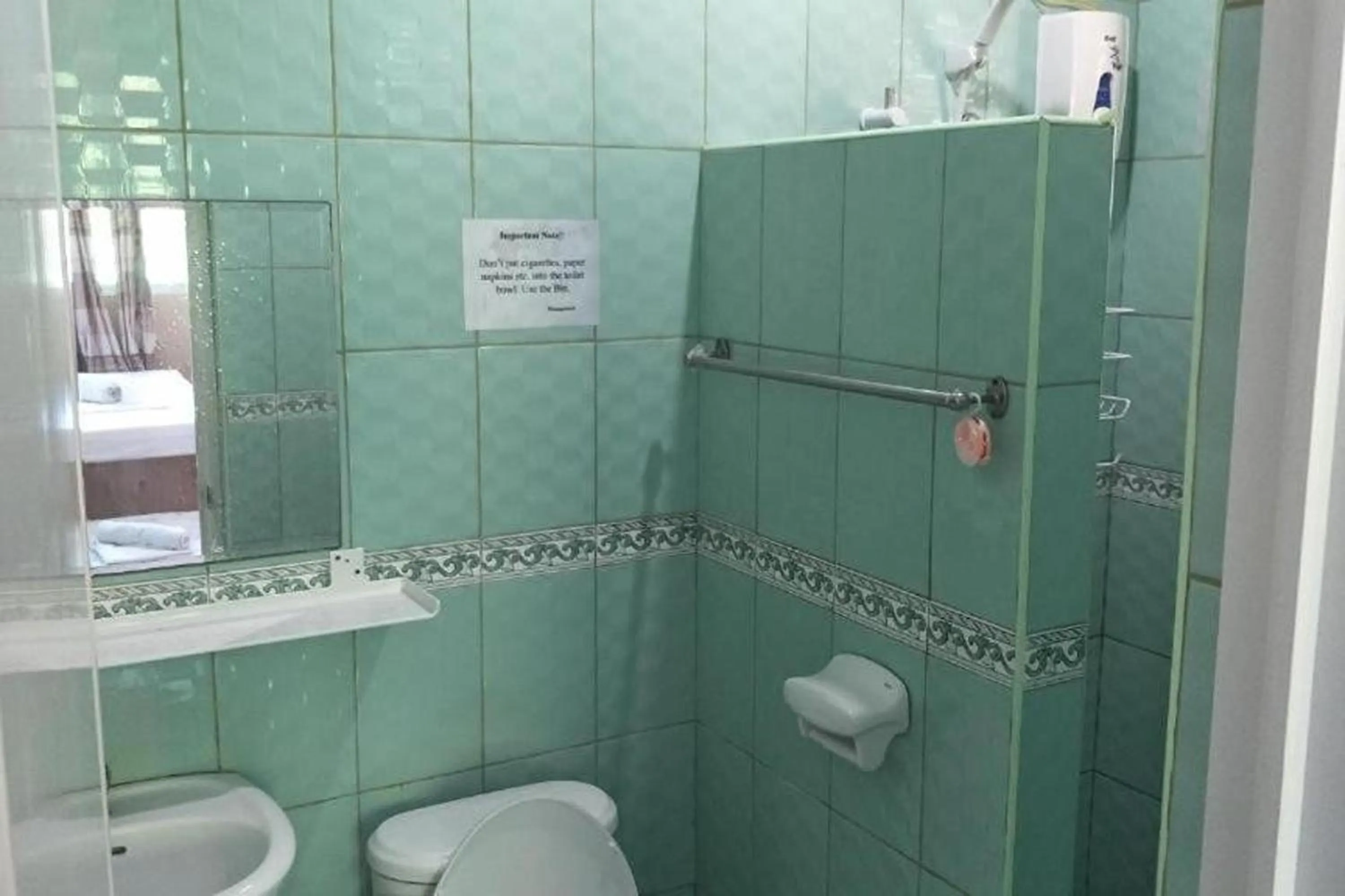 Shower in Gracias Inn Boracay