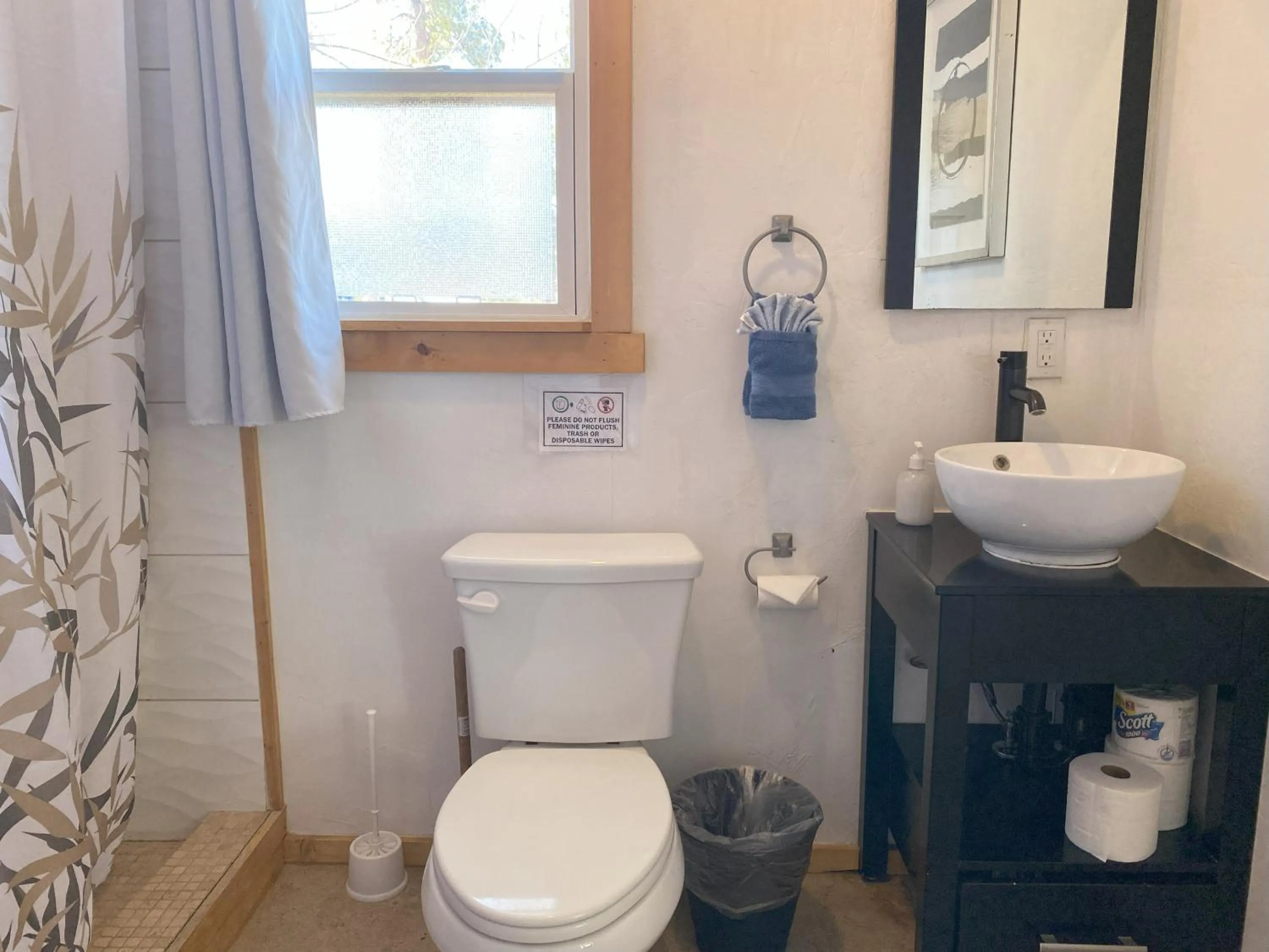 Toilet in Blue Horizon Lodge