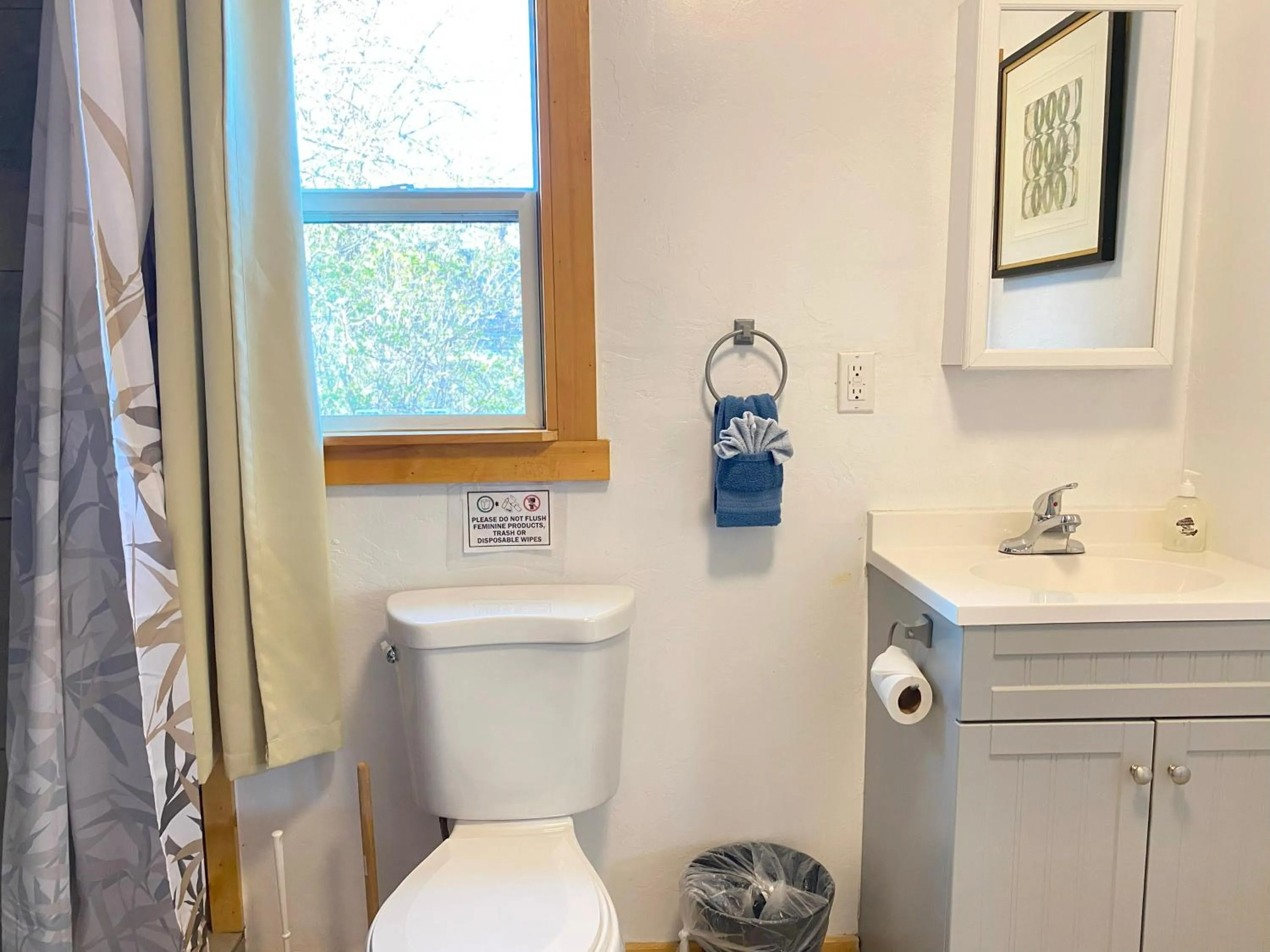 Toilet in Blue Horizon Lodge