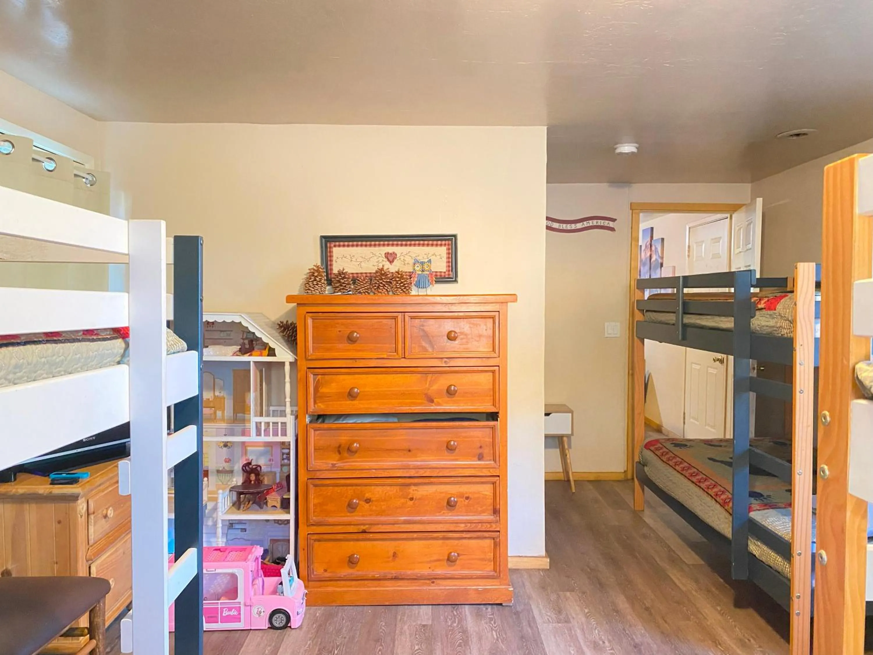 Bedroom, Bed in Blue Horizon Lodge