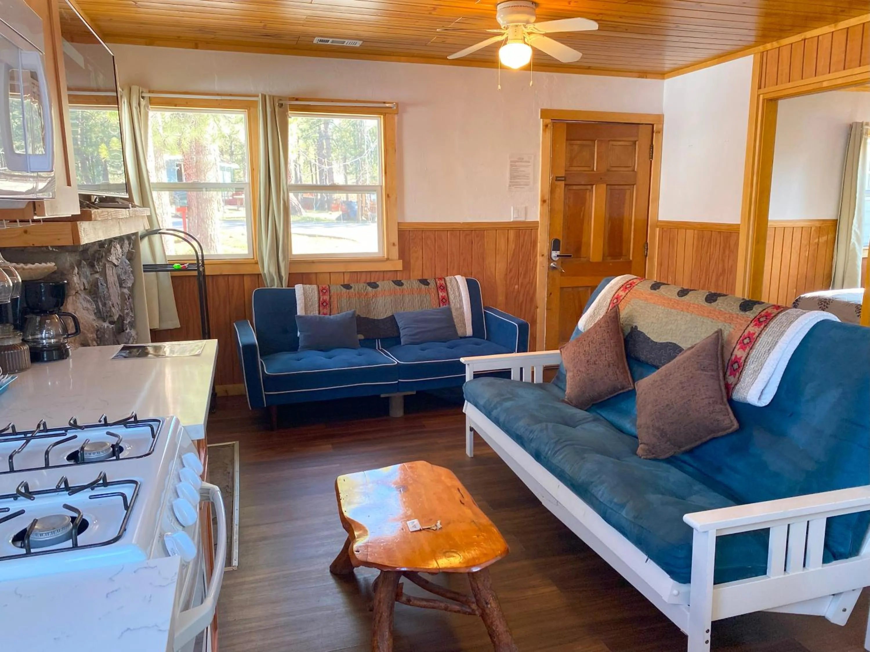 Living room in Blue Horizon Lodge