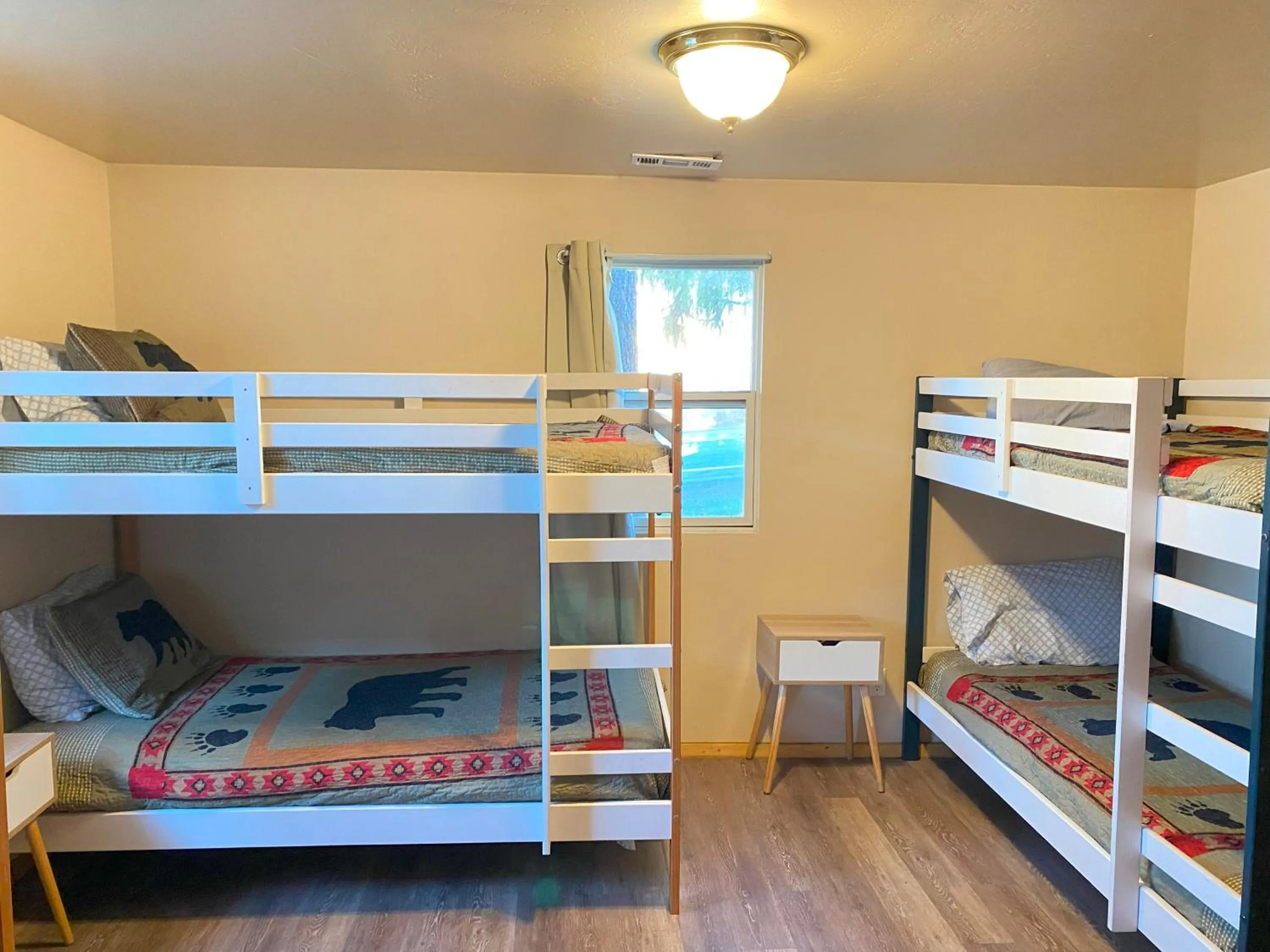 Bedroom, Bed in Blue Horizon Lodge