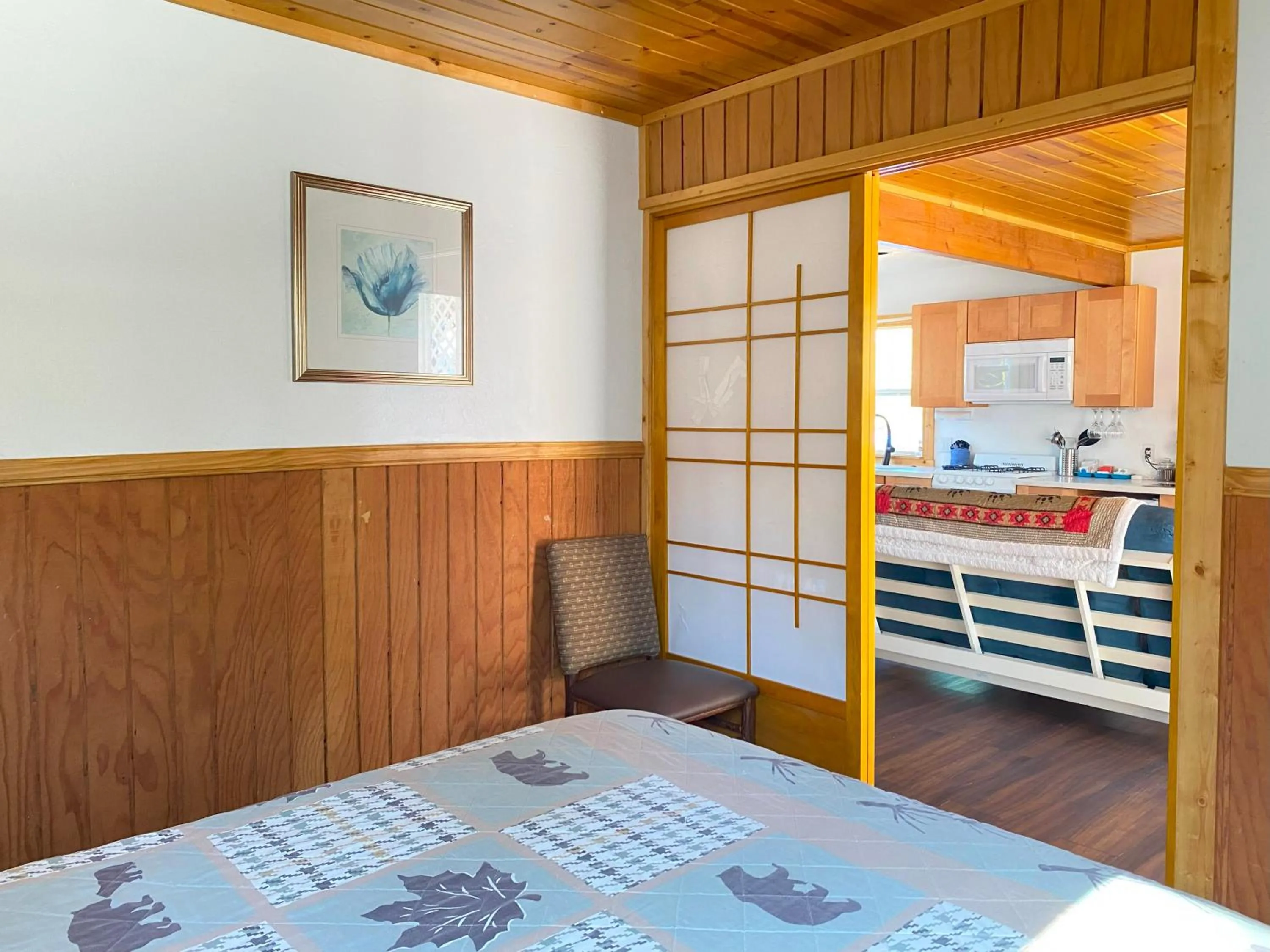 Bedroom, Bed in Blue Horizon Lodge