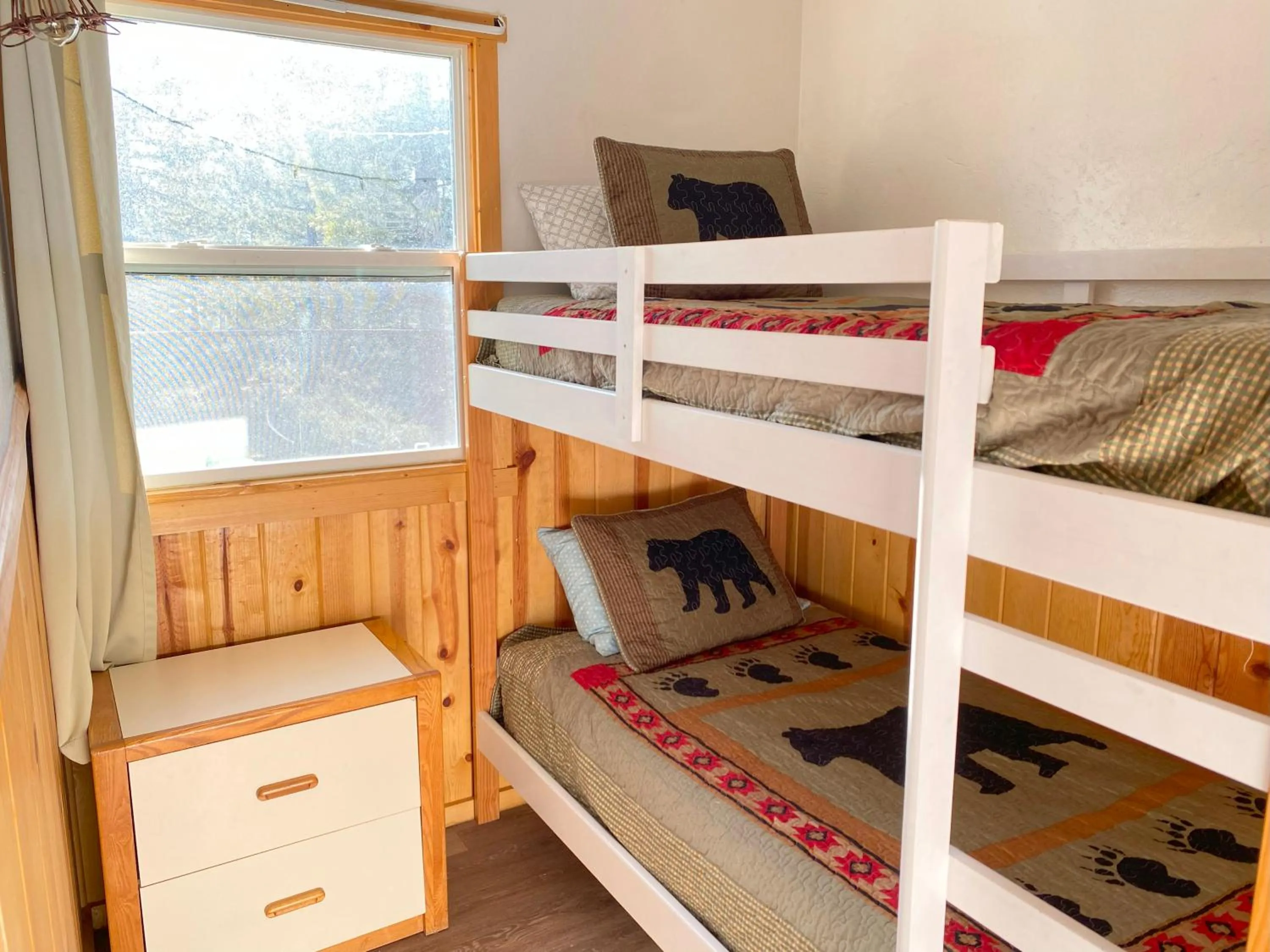 Bedroom, Bed in Blue Horizon Lodge