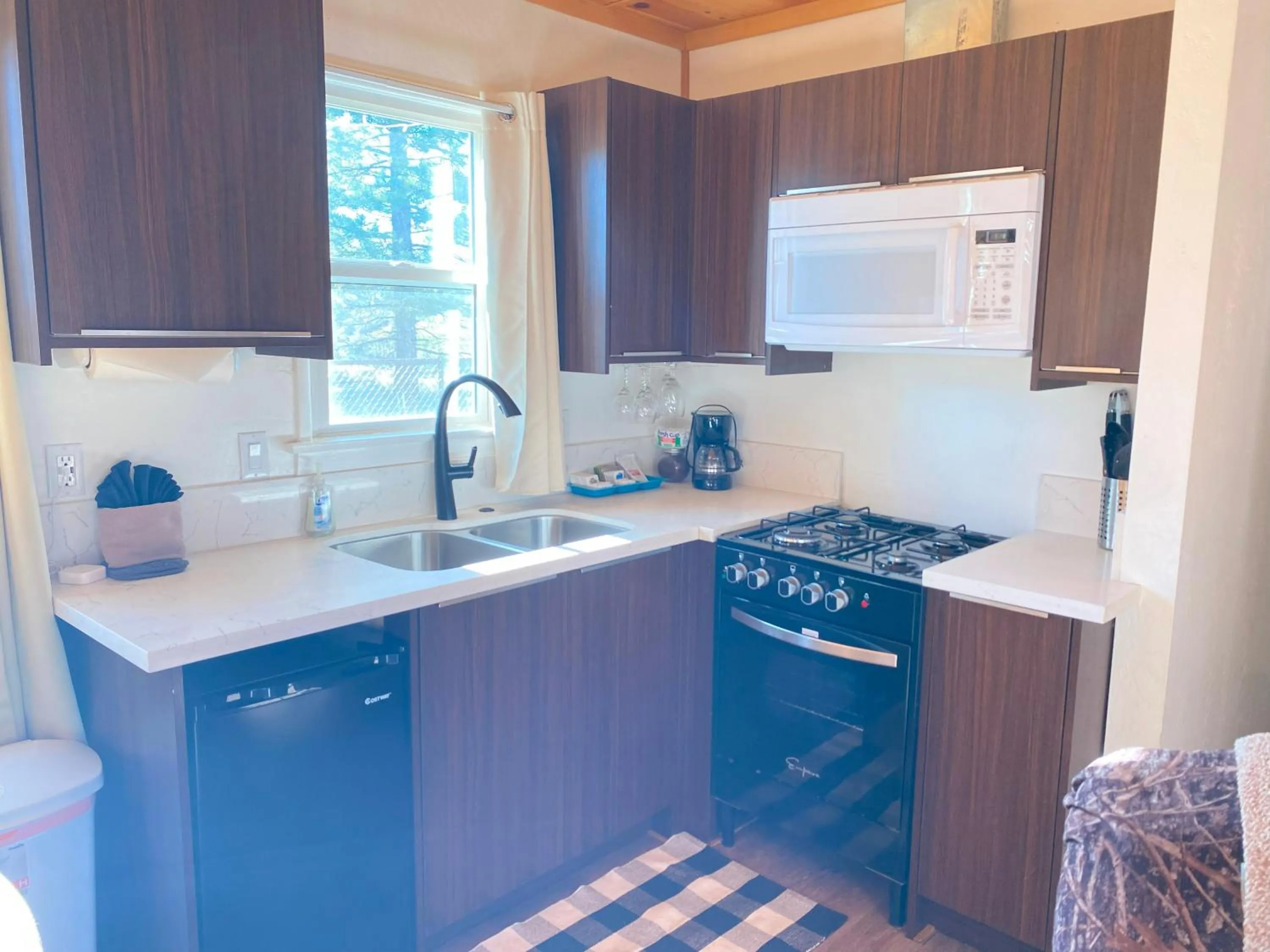 Coffee/tea facilities in Blue Horizon Lodge