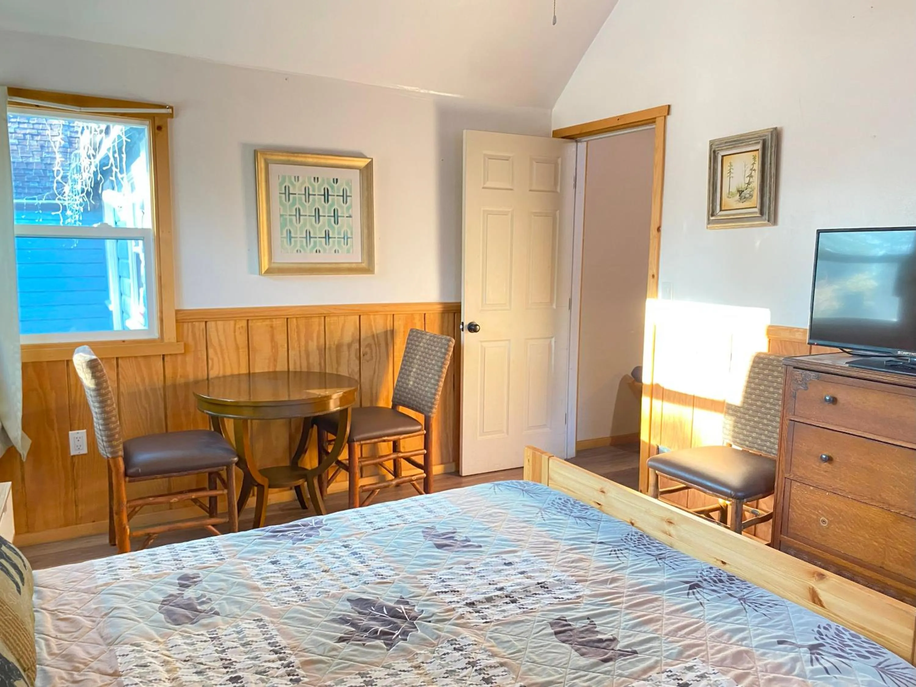 Bedroom, Bed in Blue Horizon Lodge