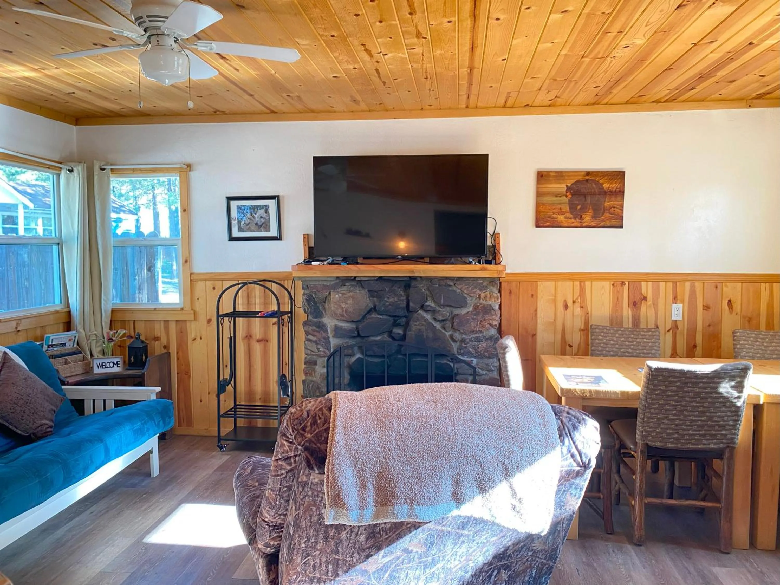 TV and multimedia in Blue Horizon Lodge