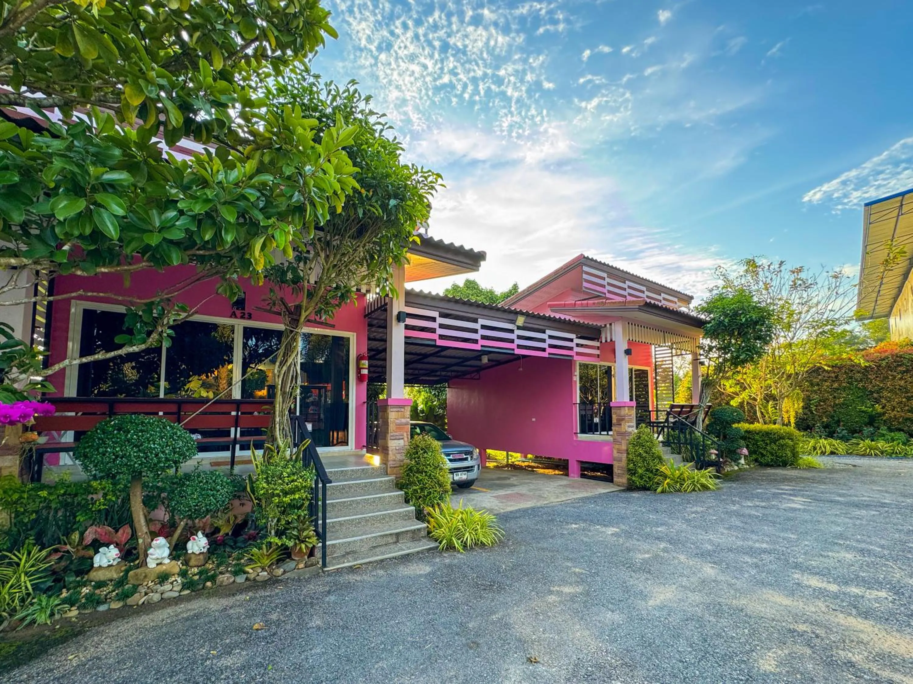 Property building in Baan Suan Mee Tang