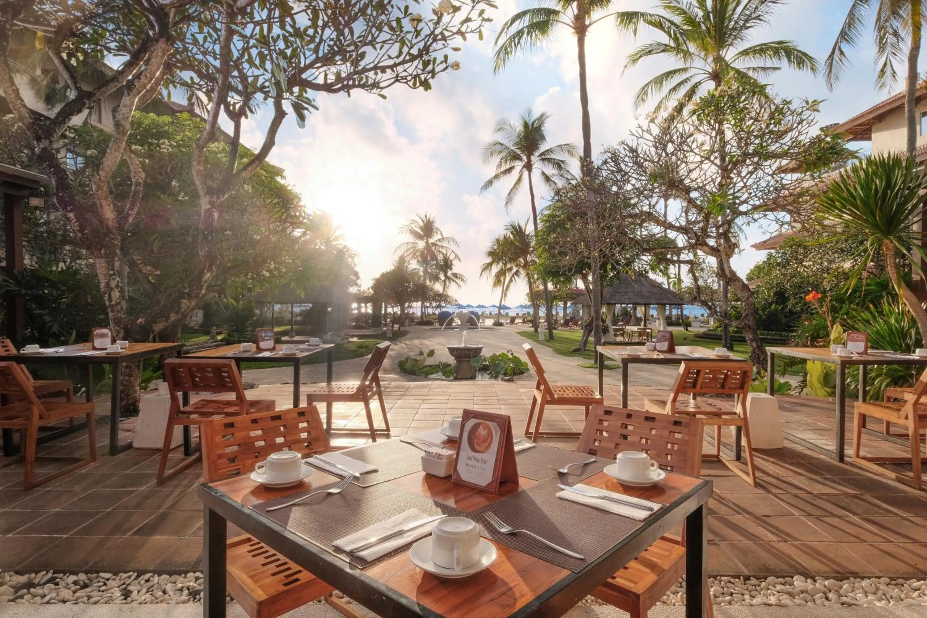 Restaurant/places to eat in Hotel Nikko Bali Benoa Beach