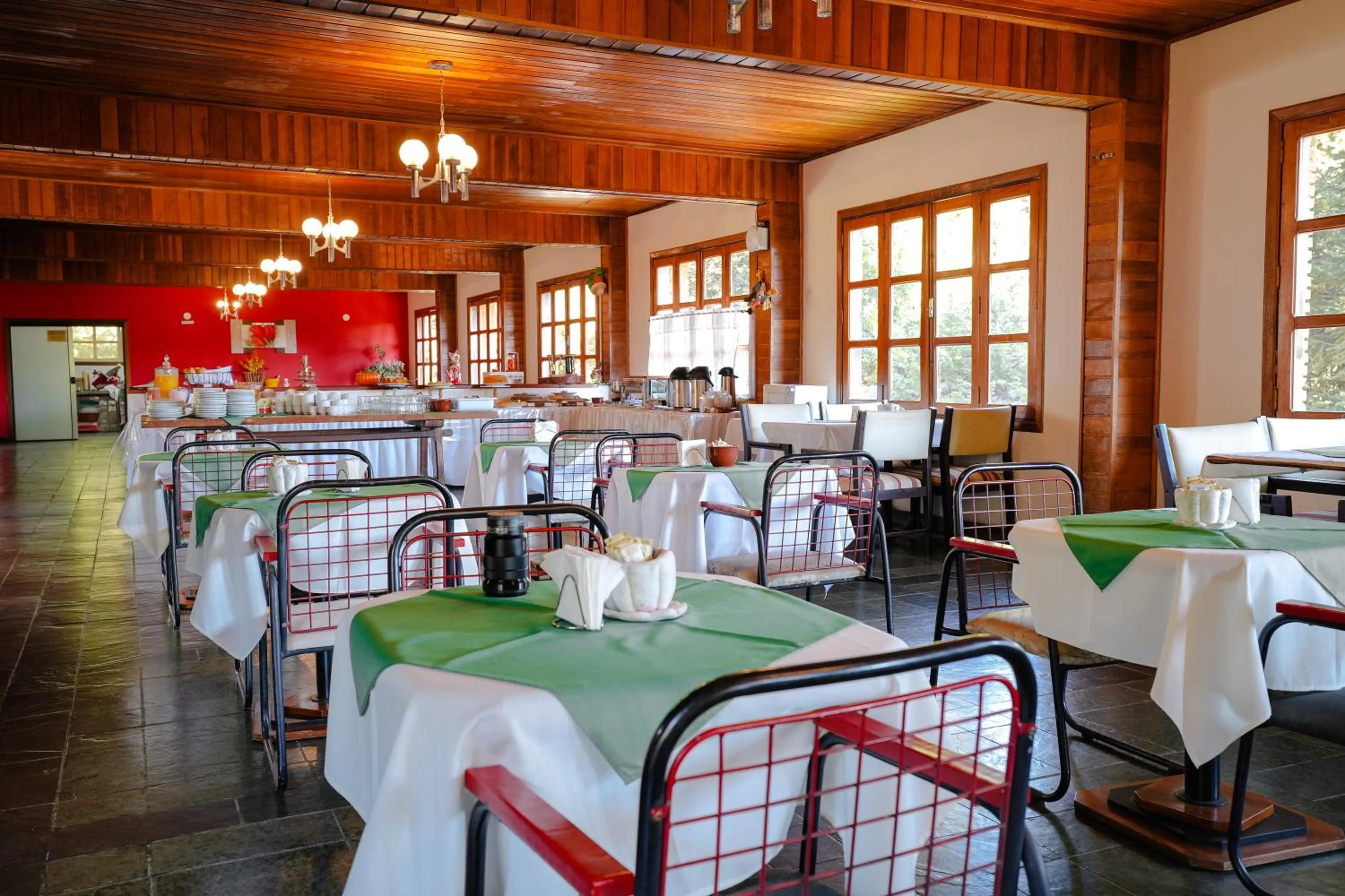 Restaurant/places to eat in VELINN Recanto das Hortencias Hotel