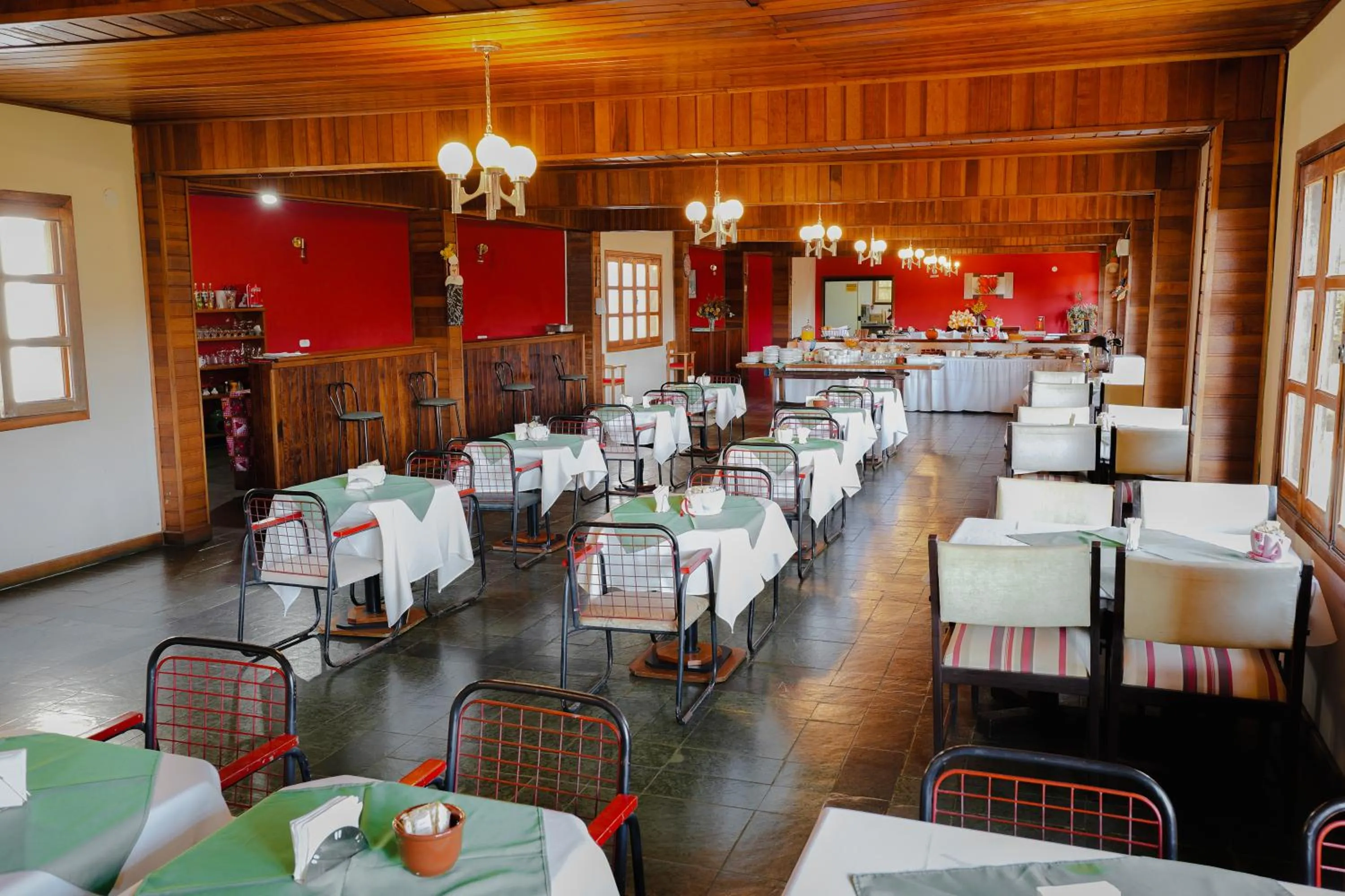 Restaurant/places to eat in VELINN Recanto das Hortencias Hotel