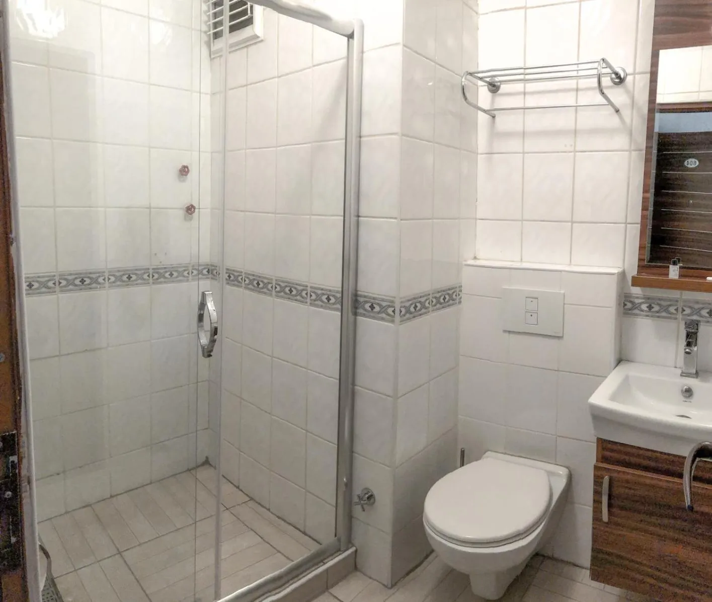 Shower in Mekke Hotel Istanbul