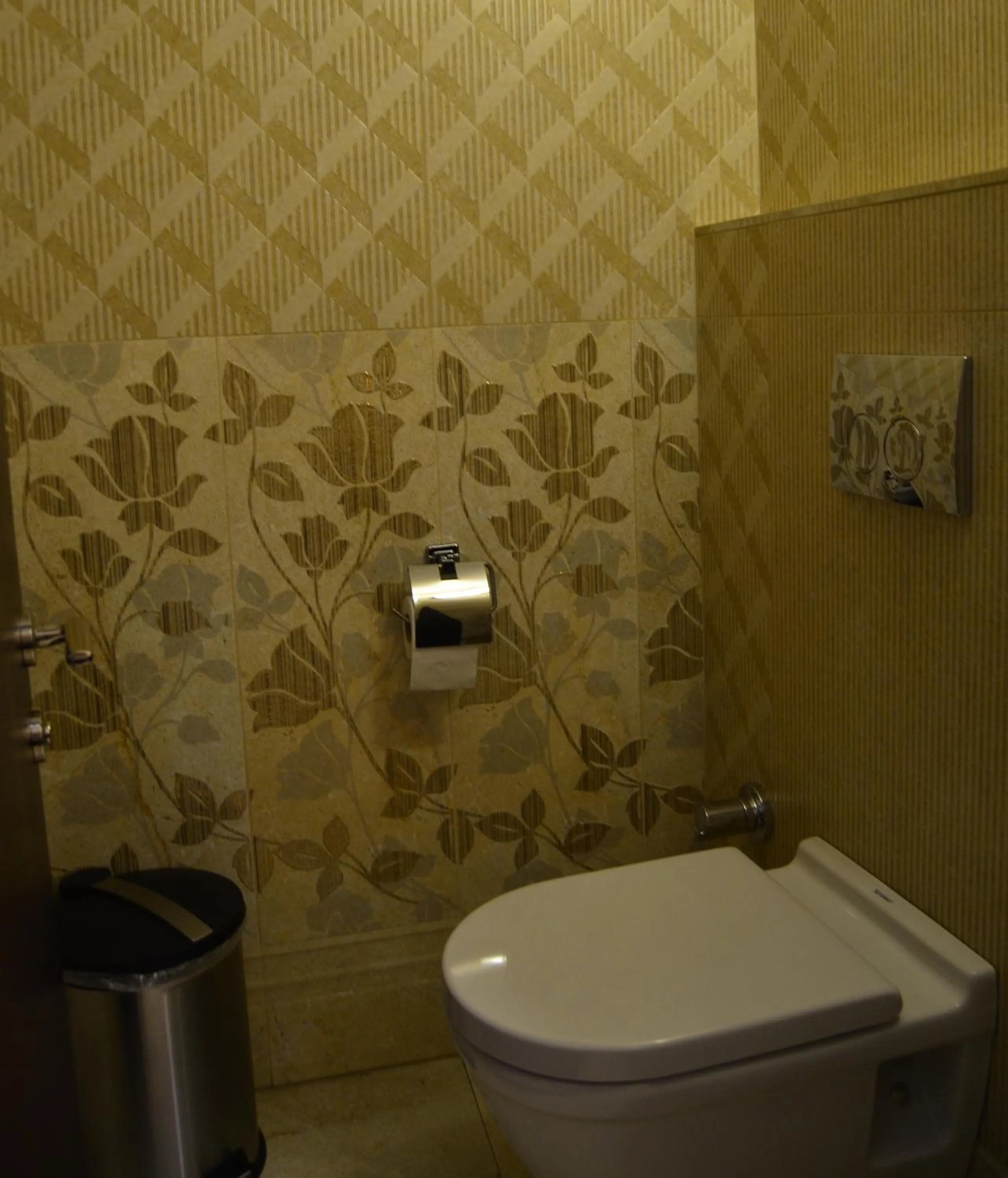 Toilet in Mekke Hotel Istanbul