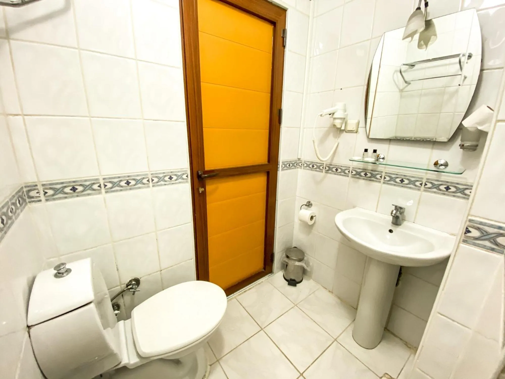 Toilet in Mekke Hotel Istanbul