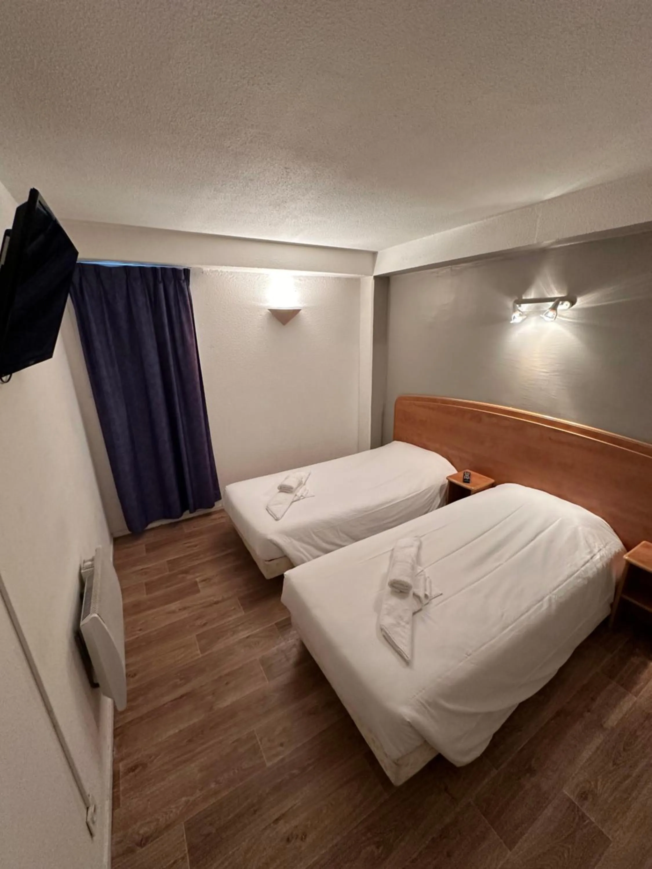 Photo of the whole room, Bed in HAVANA Hôtel