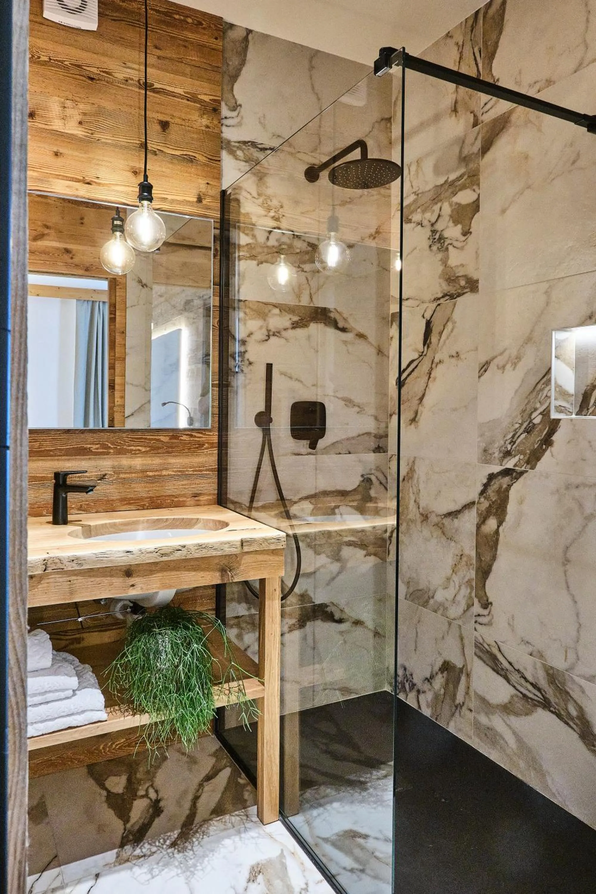 Shower in Boutique Hotel e Chalets Salvadori