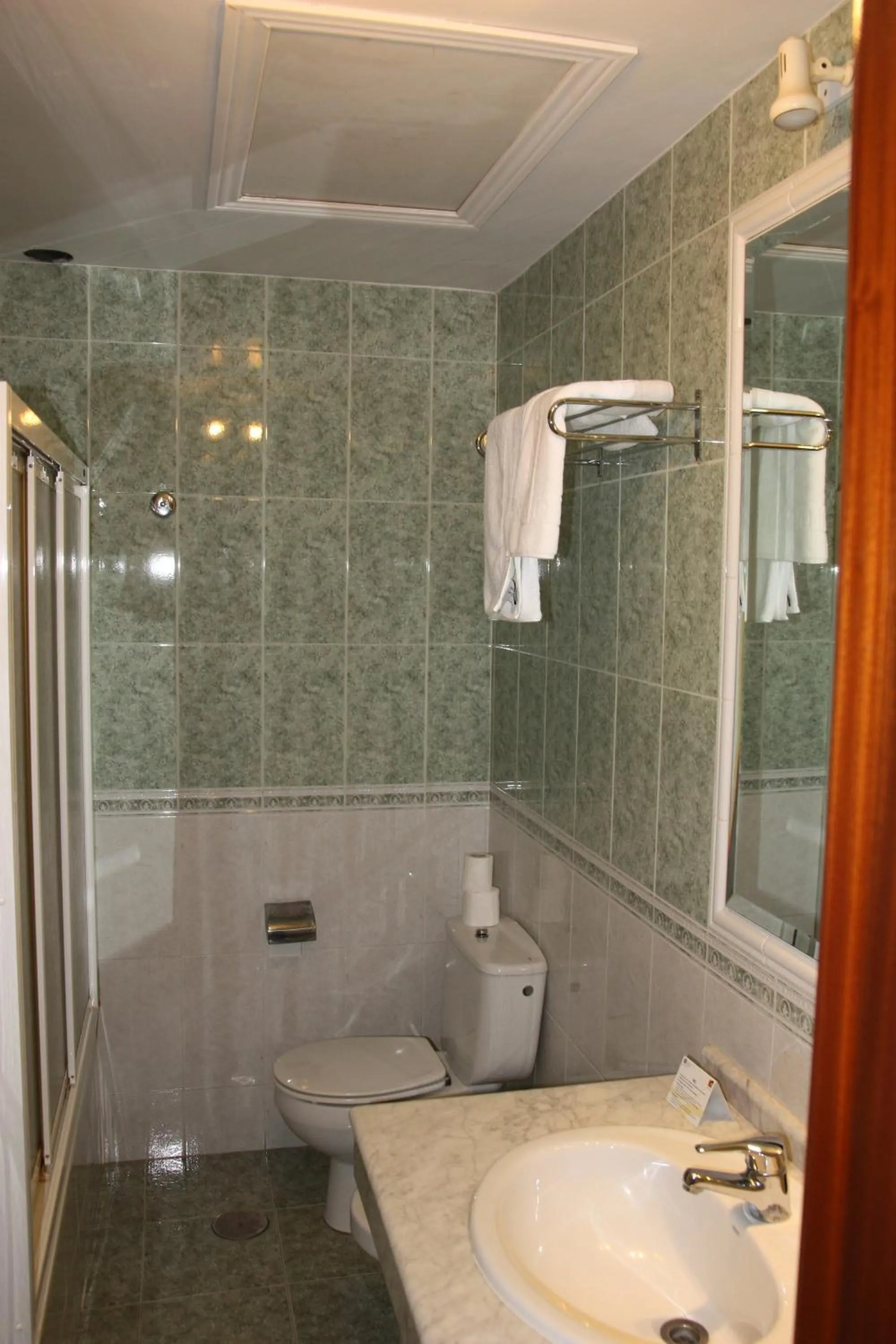 Bathroom in Hotel Frijon