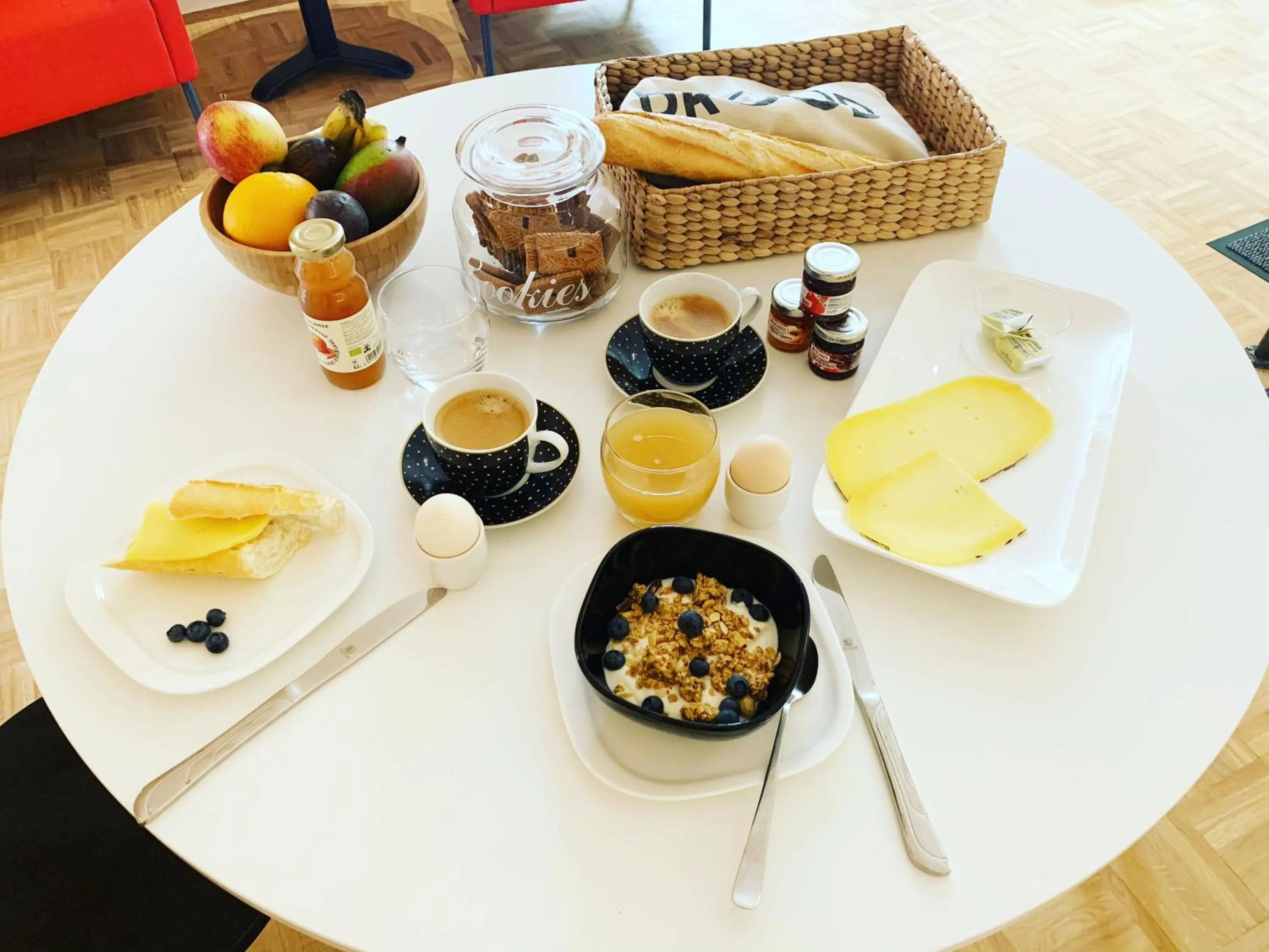 Coffee/tea facilities in Violet Suites