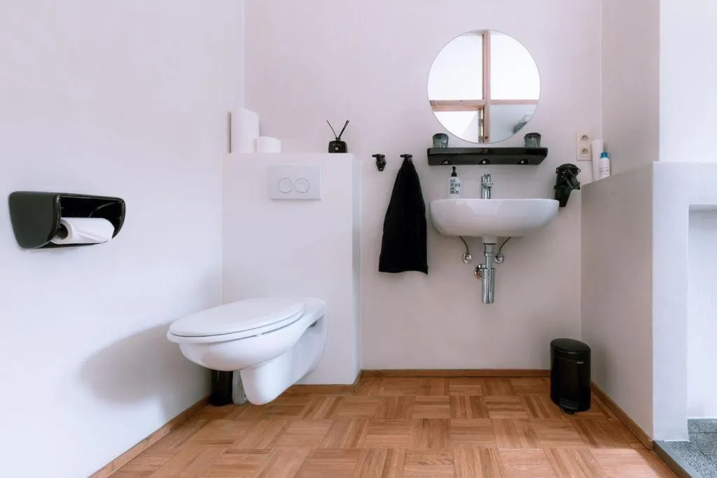 Toilet in Violet Suites