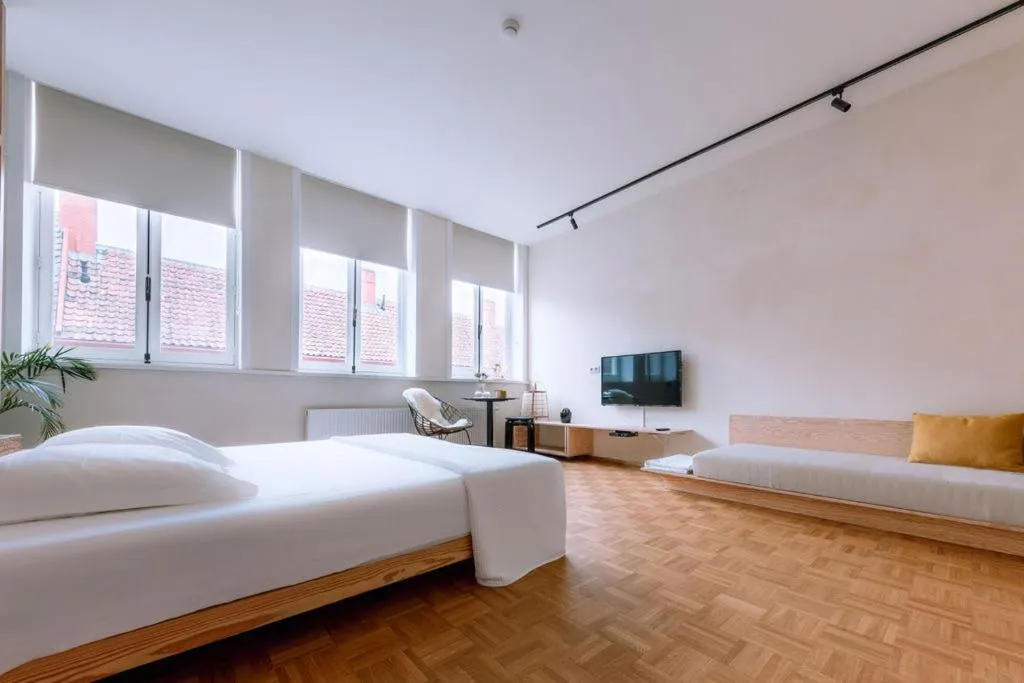 TV and multimedia, Bed in Violet Suites