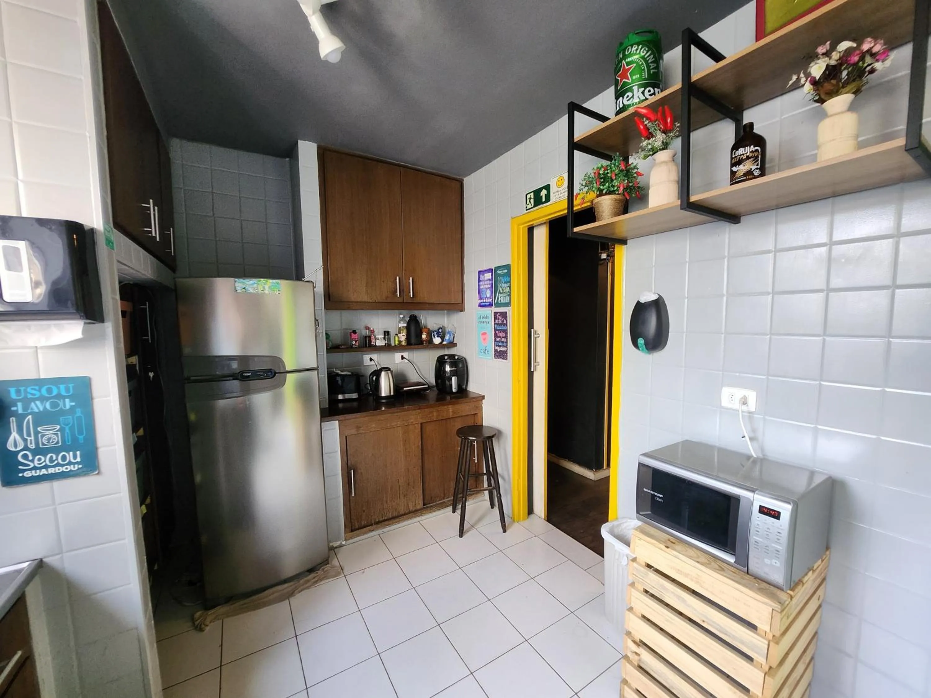 Kitchen or kitchenette in Vila Rock Hostel - próx Allianz Parque, Vila Madalena, Av Paulista, Hospital das Clínicas, PUC