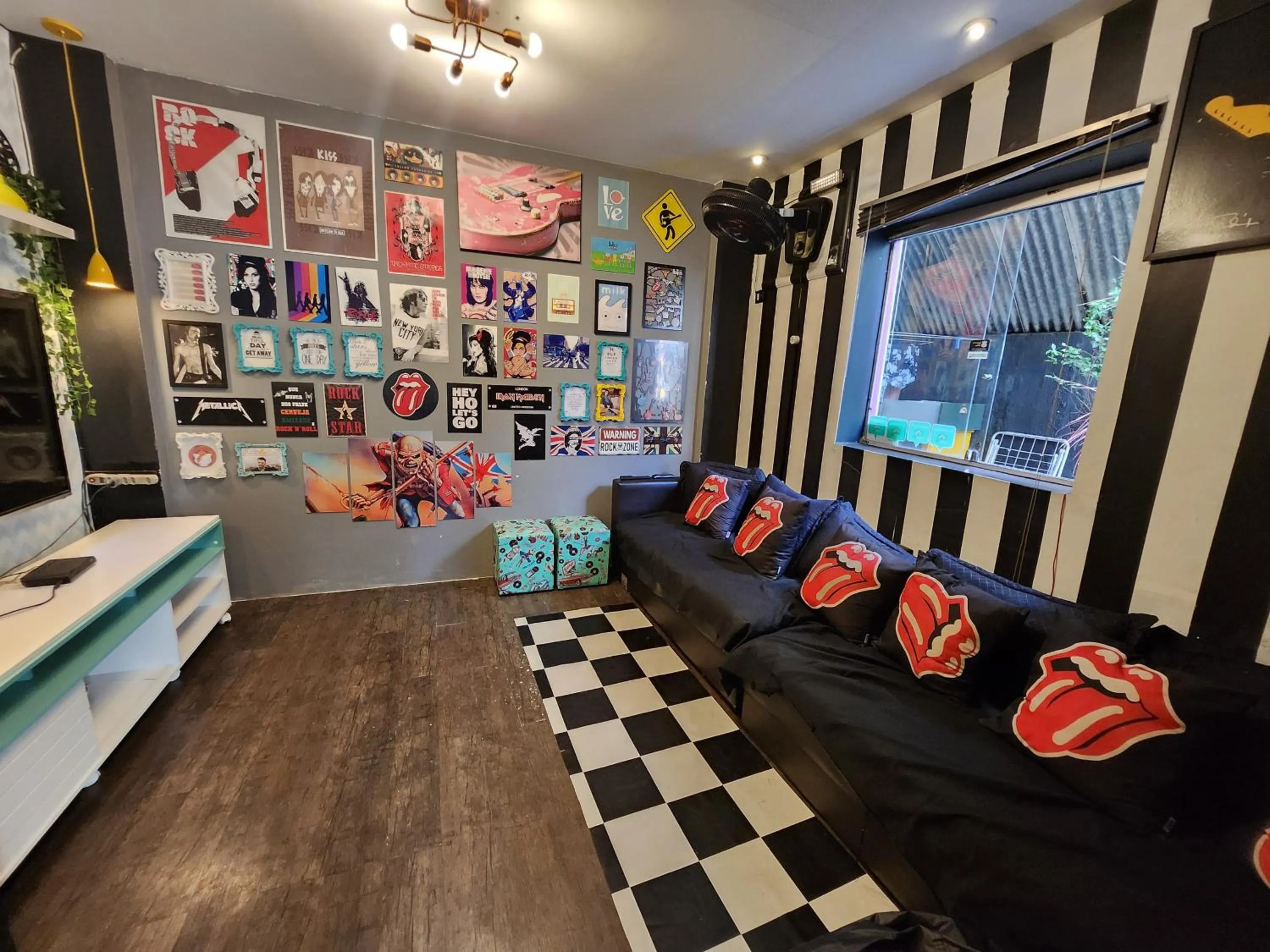 Communal lounge/ TV room in Vila Rock Hostel - próx Allianz Parque, Vila Madalena, Av Paulista, Hospital das Clínicas, PUC