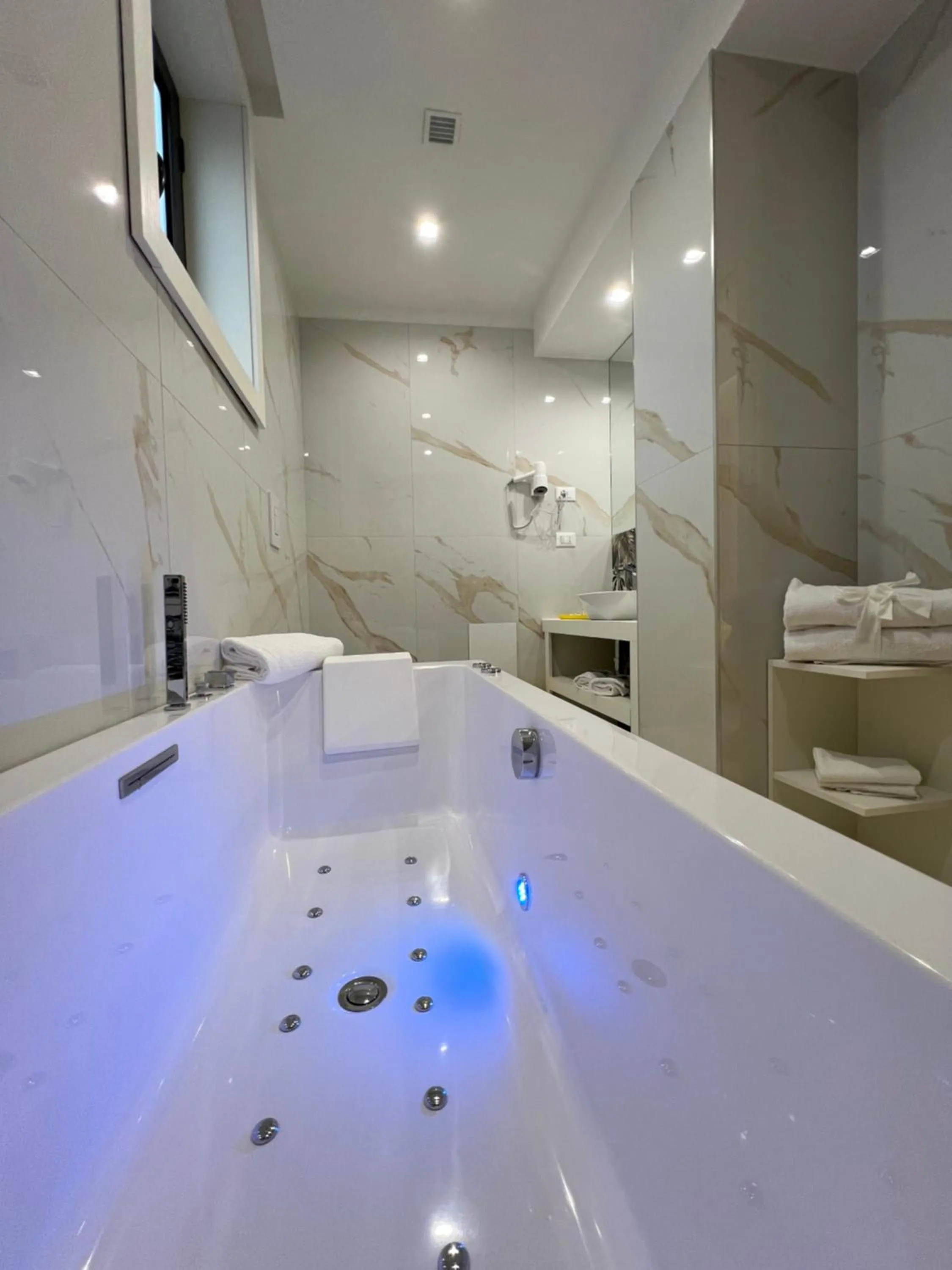 Hot Tub in Hotel Smeraldo