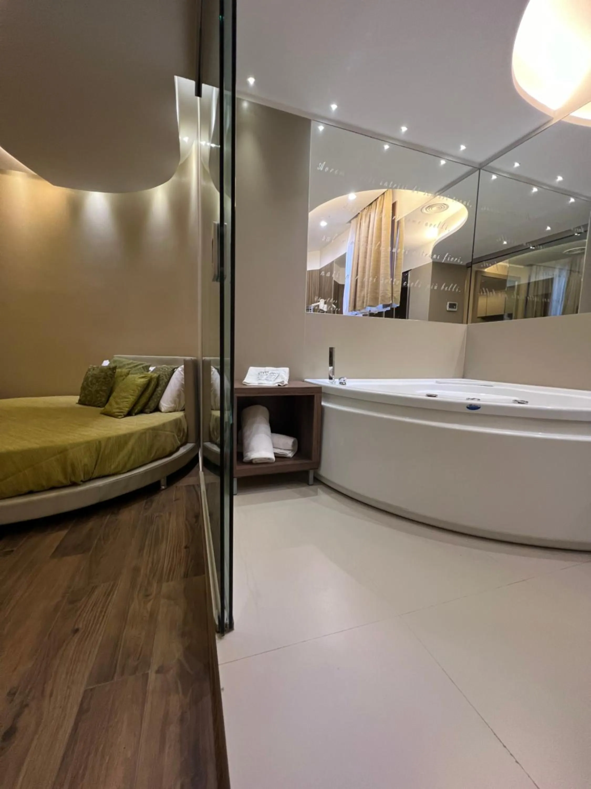 Hot Tub in Hotel Smeraldo