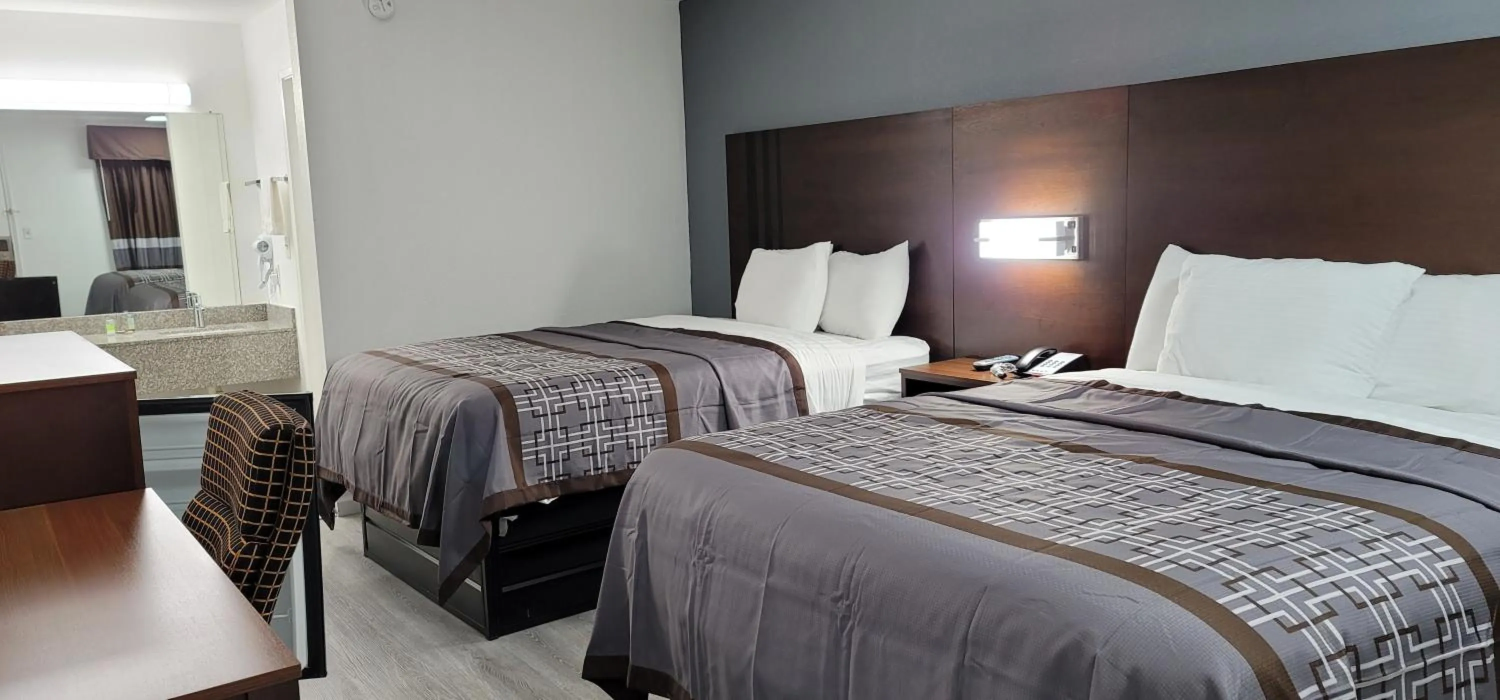 Bed in Key West Inn - Boaz