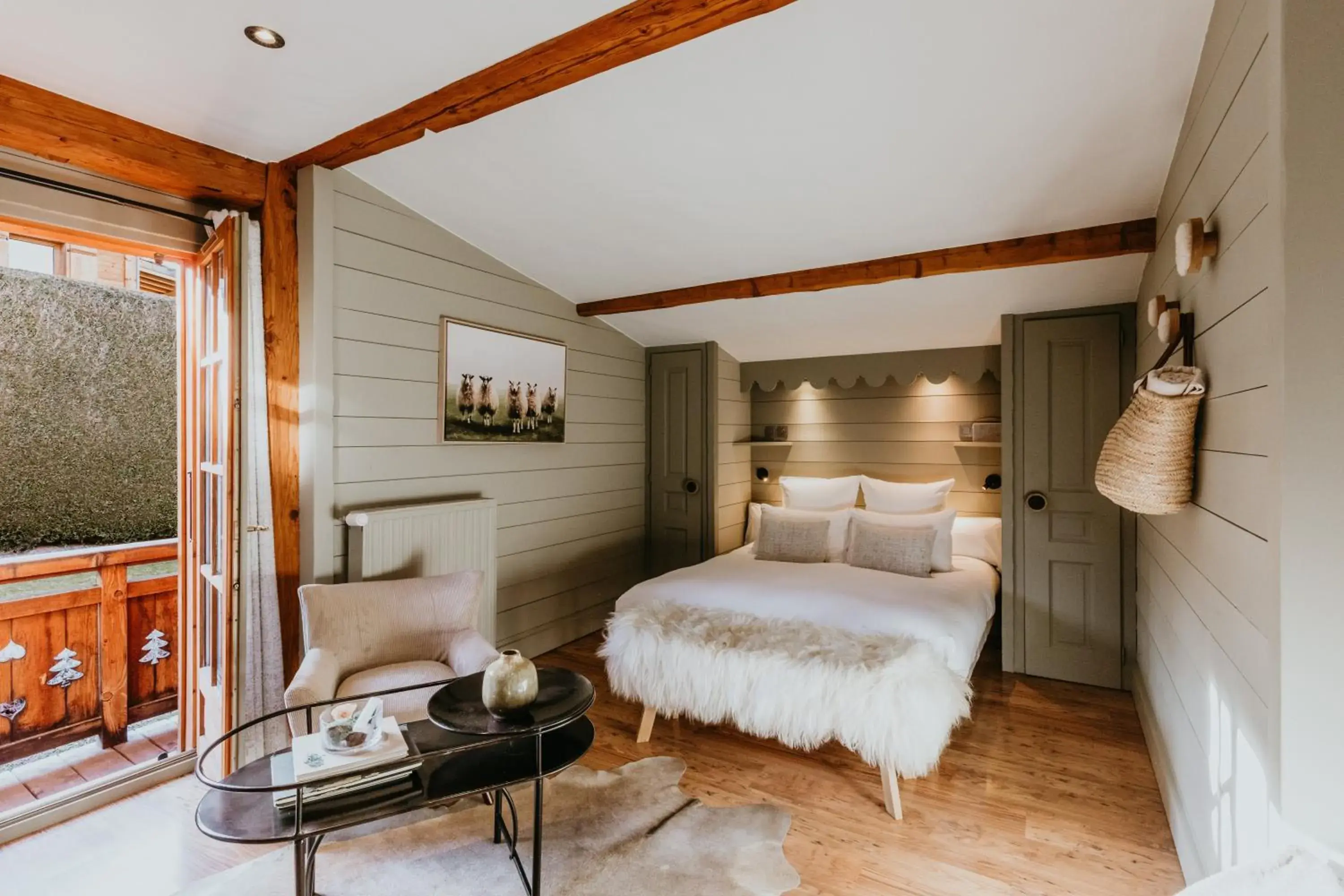 Double Room with Garden View in Hôtel Restaurant La Ferme de Cupelin Double Room with Garden View in Hôtel Restaurant La Ferme de Cupelin