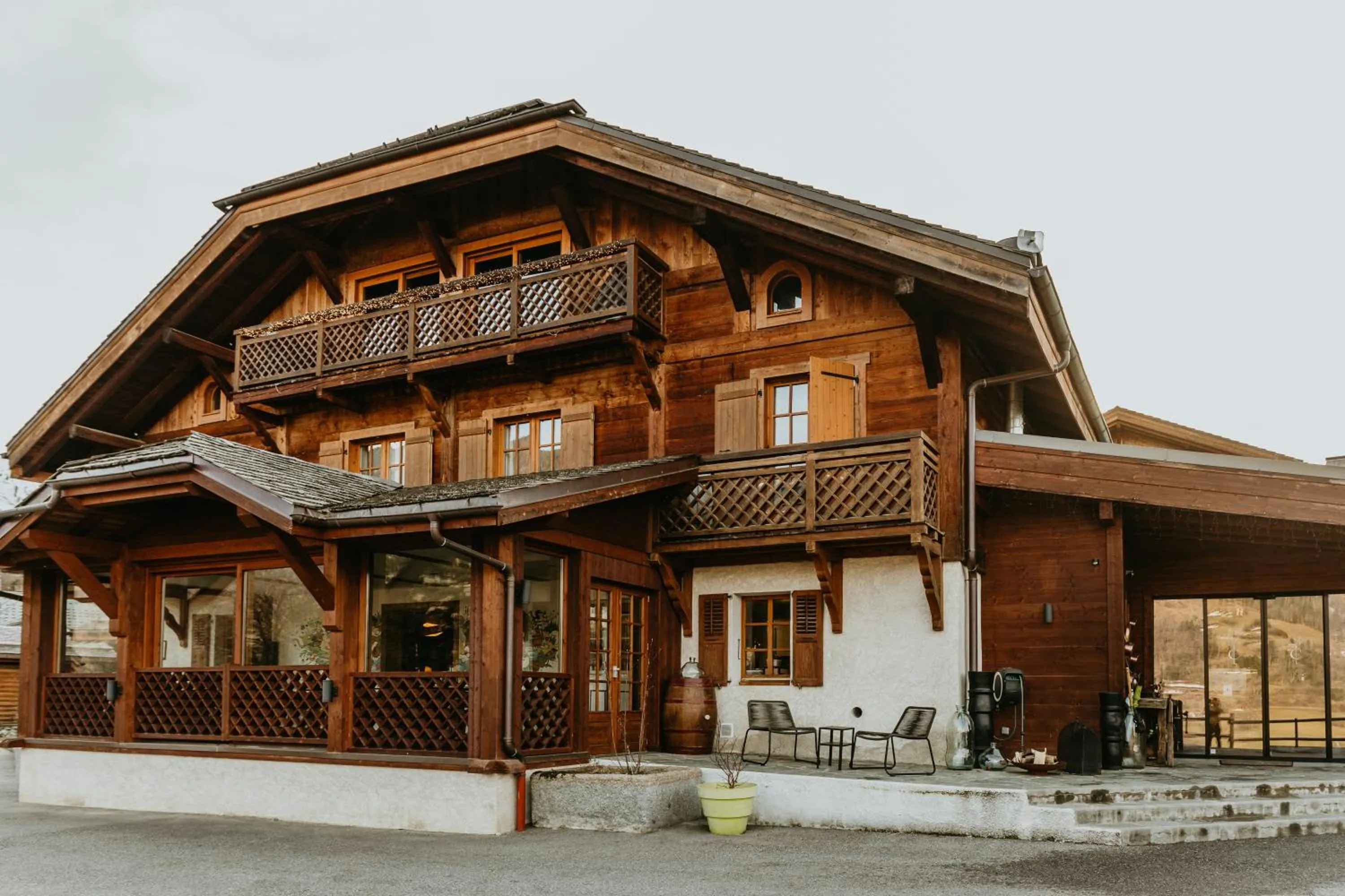 Property building in Hôtel Restaurant La Ferme de Cupelin
