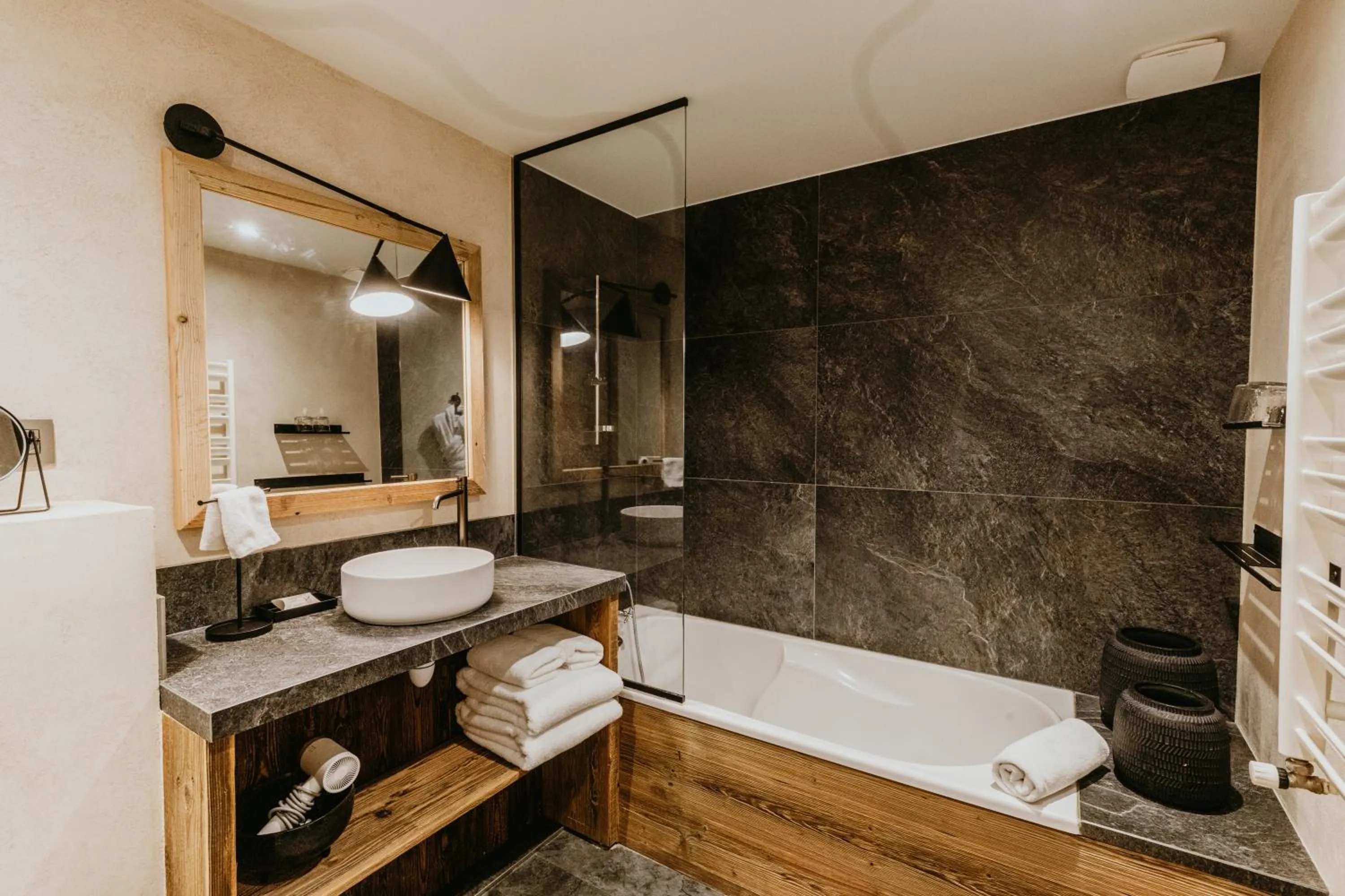Bathroom in Hôtel Restaurant La Ferme de Cupelin