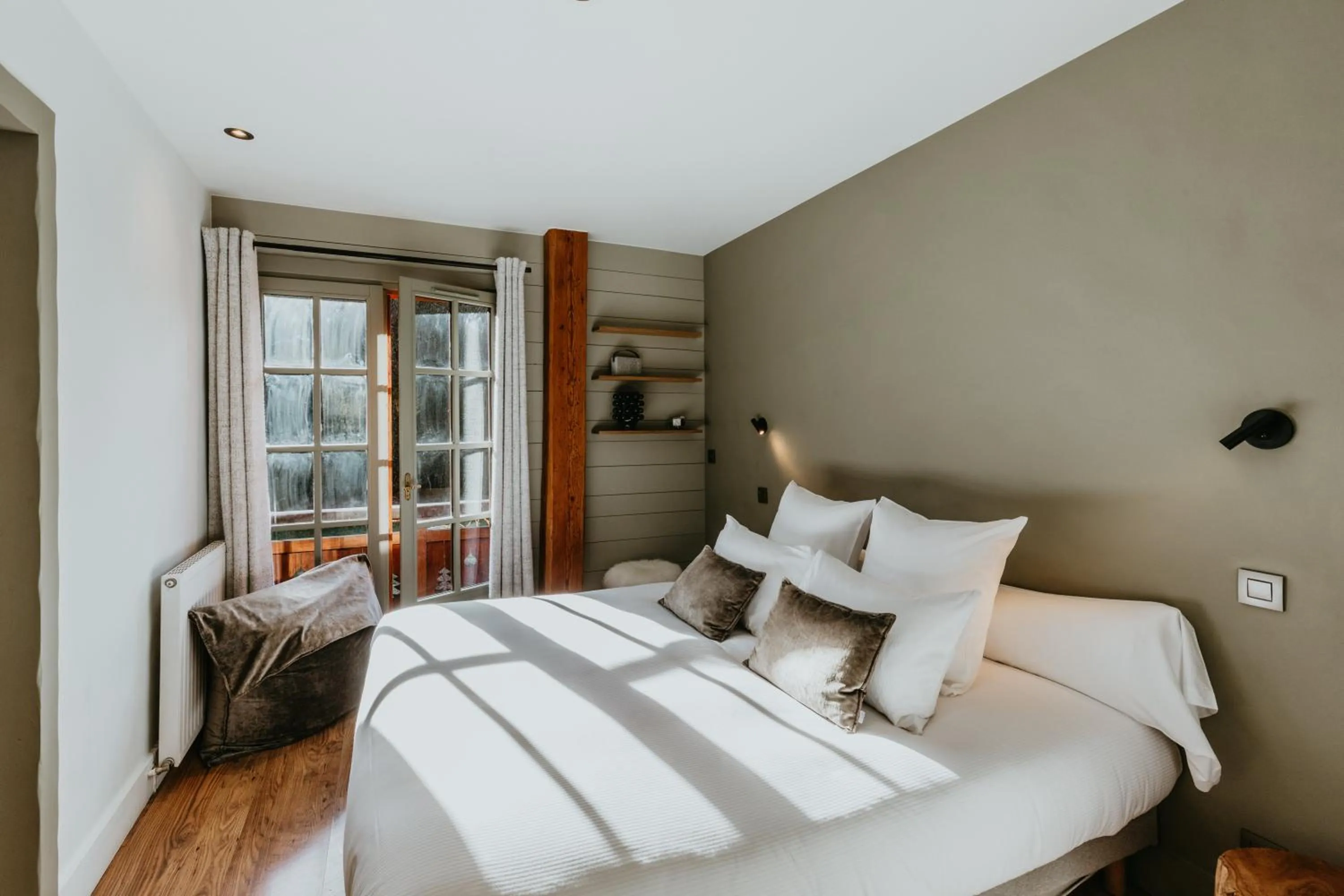 Bed in Hôtel Restaurant La Ferme de Cupelin