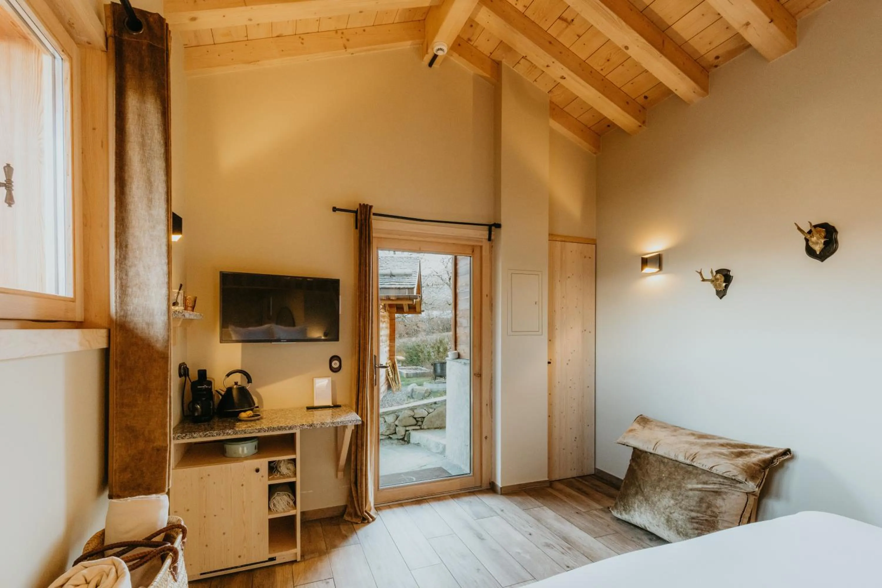 Bed in Hôtel Restaurant La Ferme de Cupelin