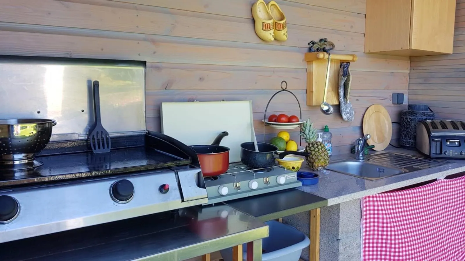 BBQ facilities in chambre d'hôtes Villa Côte Vermeille