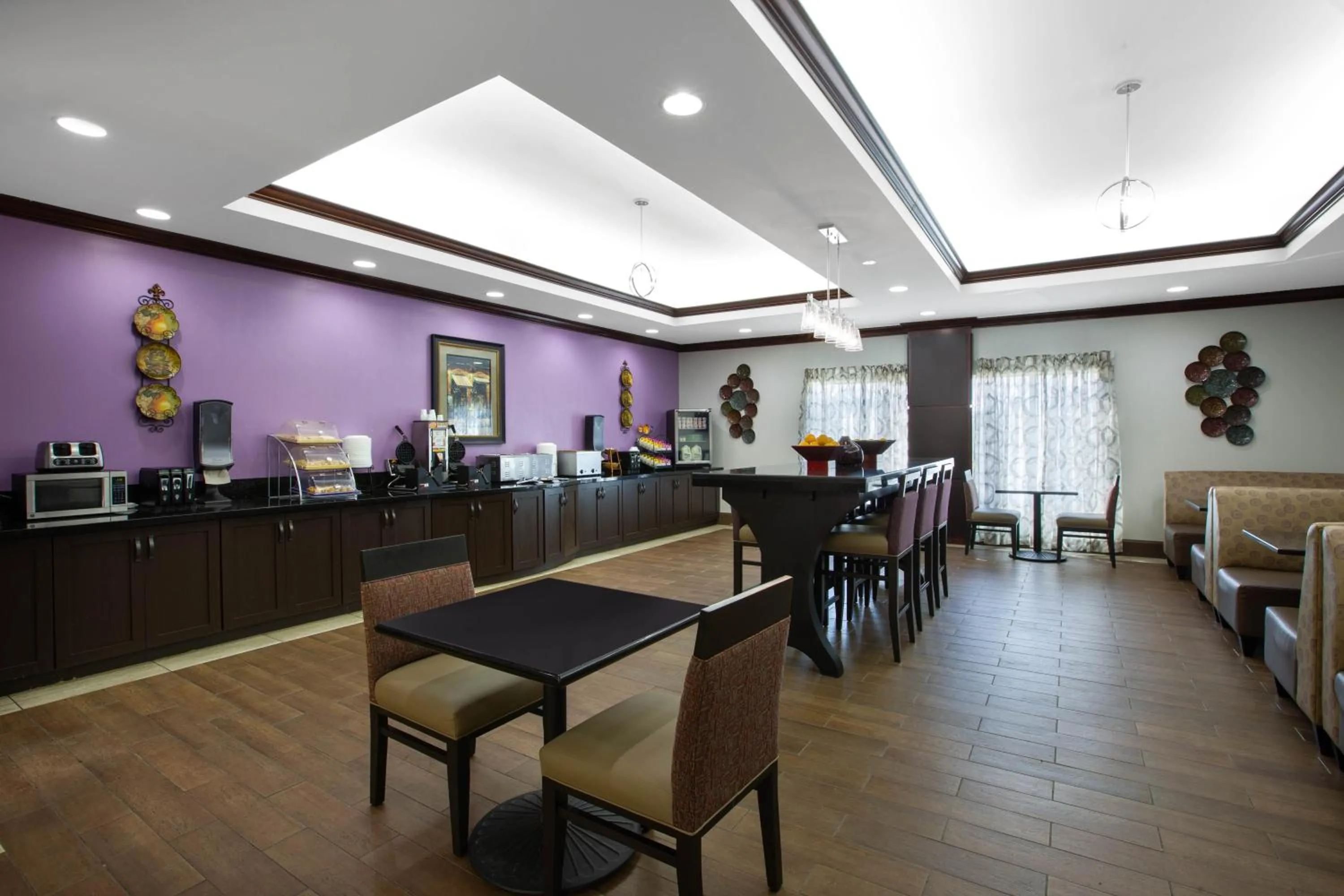 Food and drinks in La Quinta by Wyndham Tupelo