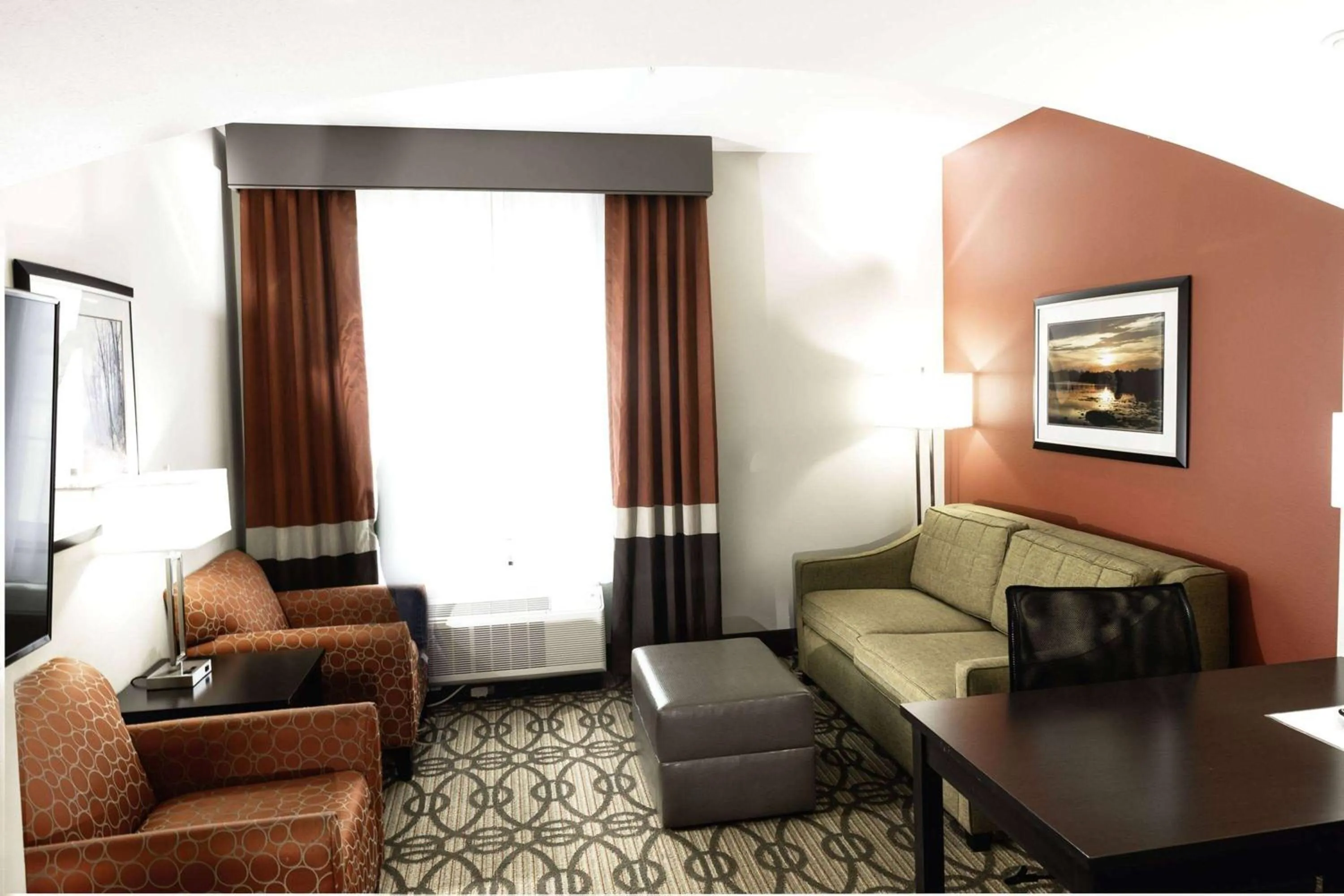 Photo of the whole room in La Quinta by Wyndham Starkville at MSU