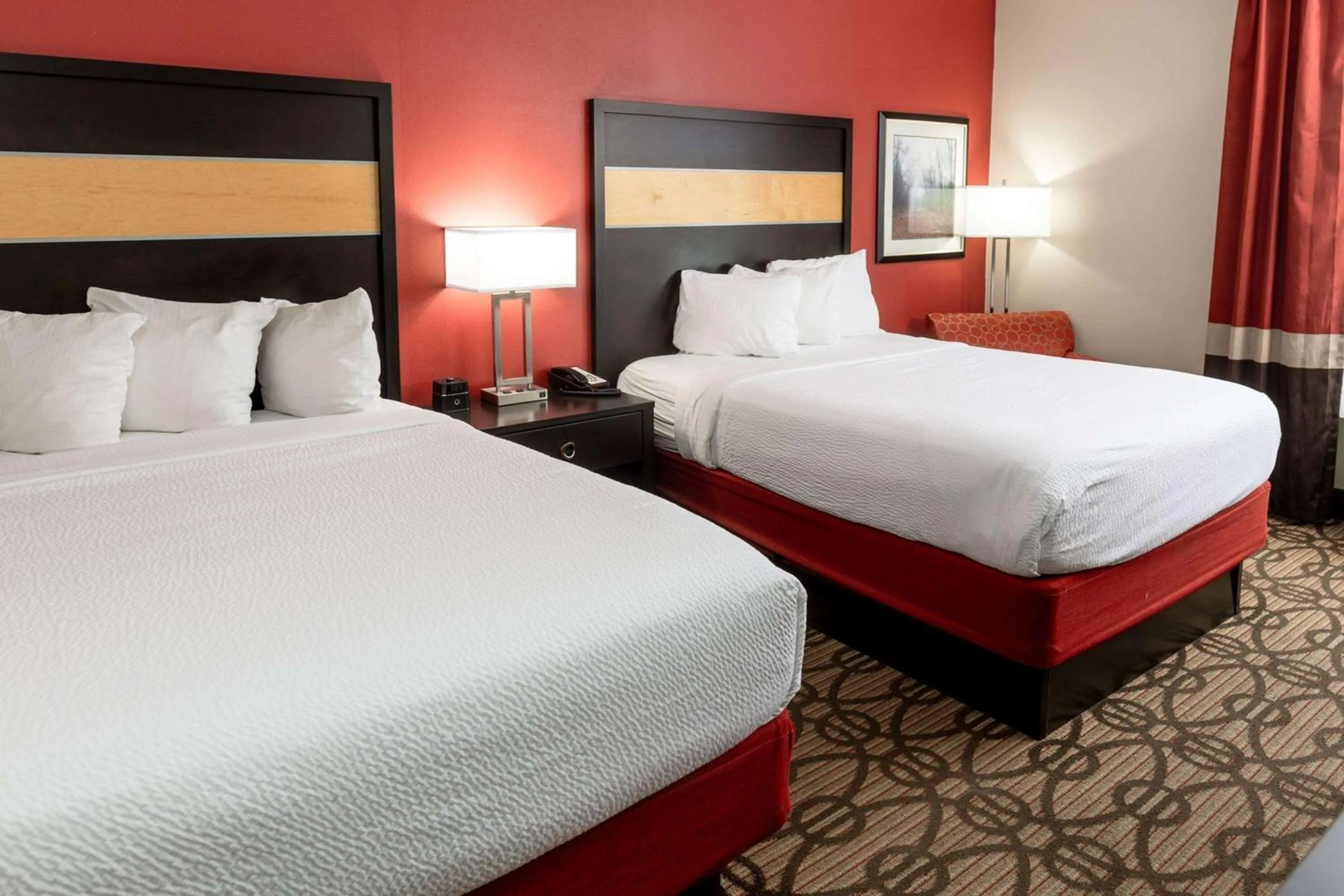 Photo of the whole room, Bed in La Quinta by Wyndham Starkville at MSU