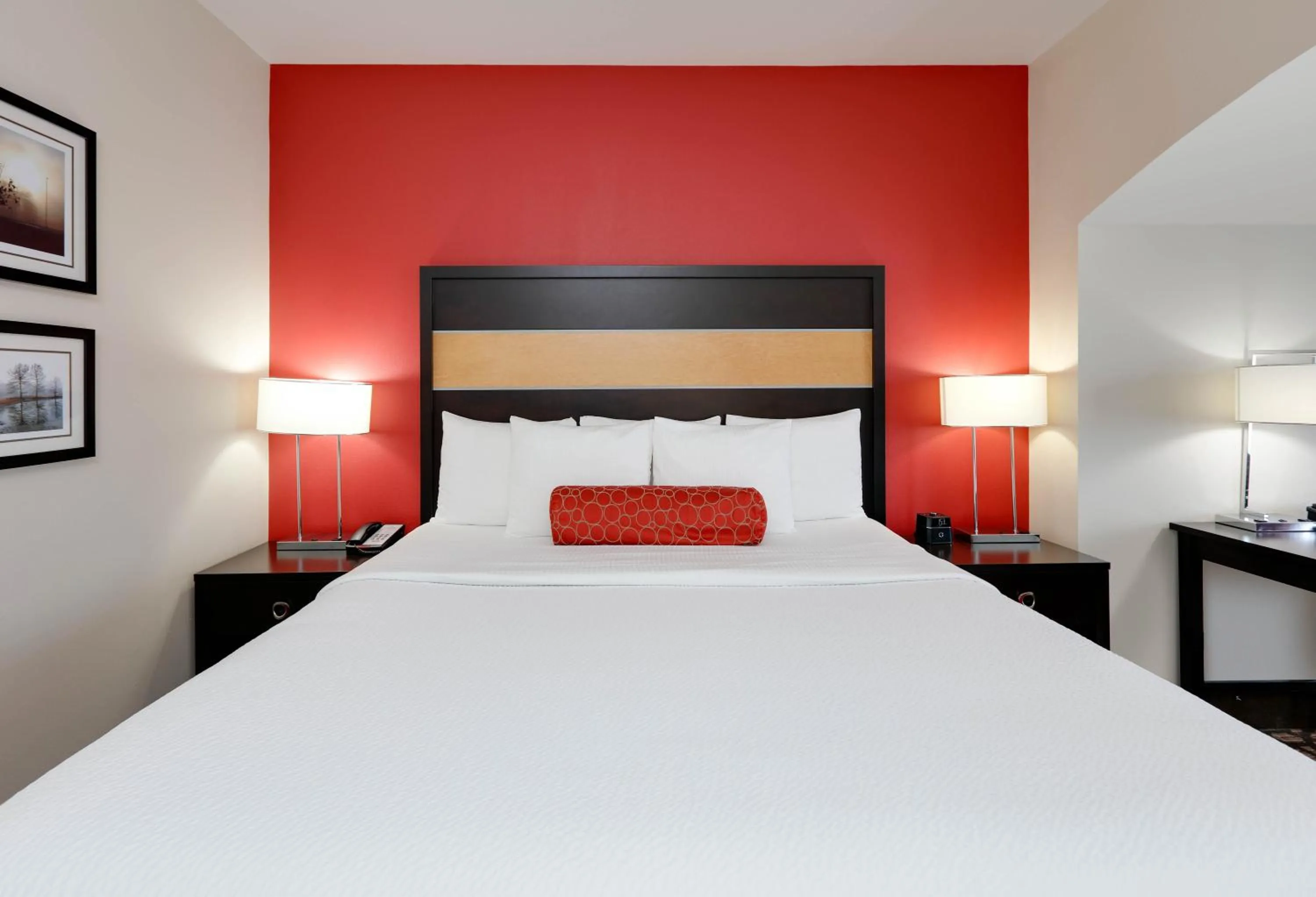 Bed in La Quinta by Wyndham Starkville at MSU